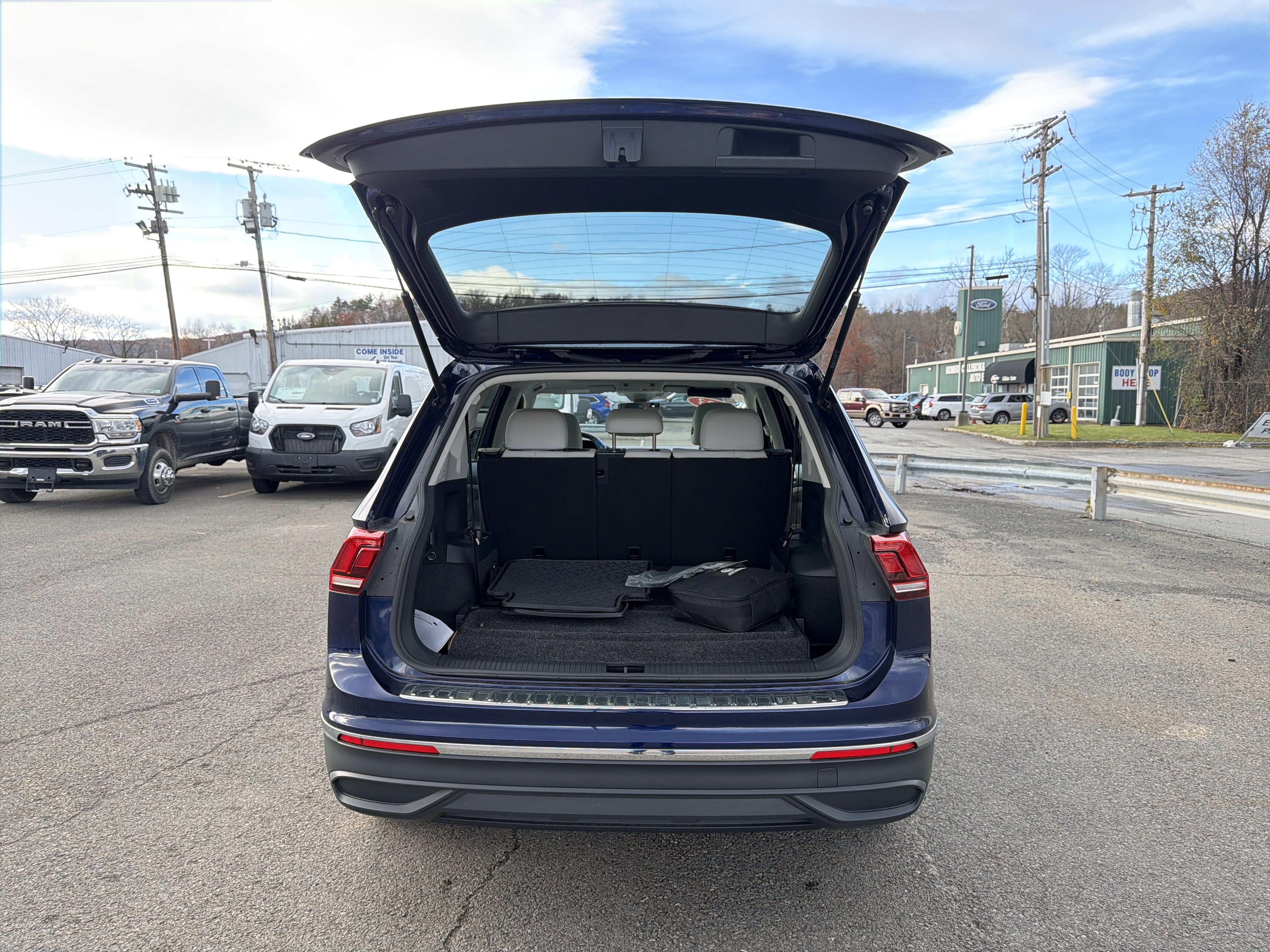 2023 Volkswagen Tiguan 2.0T SE