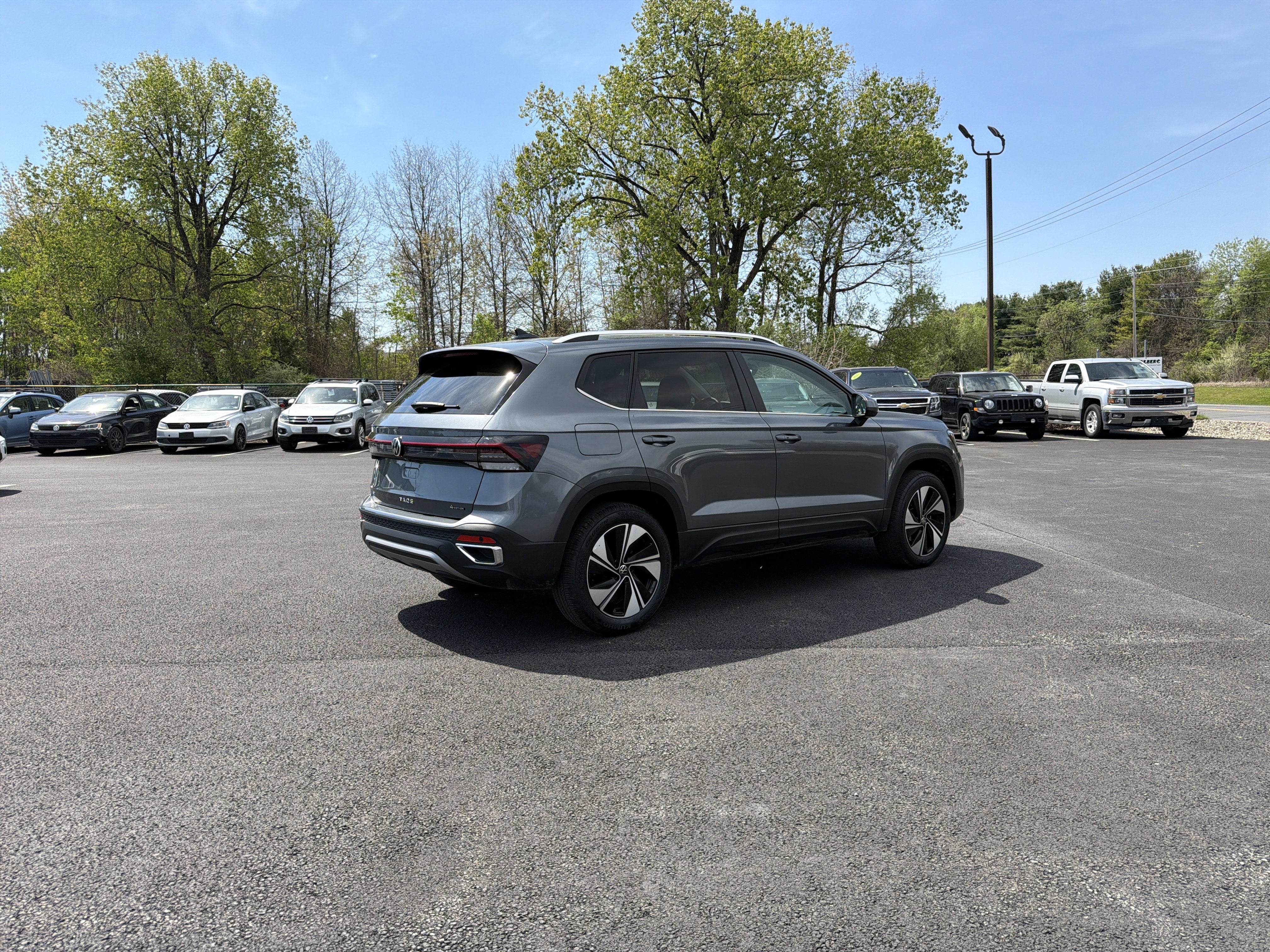 2025 Volkswagen Taos 1.5T SE