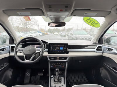 2025 Volkswagen Taos 1.5T SE