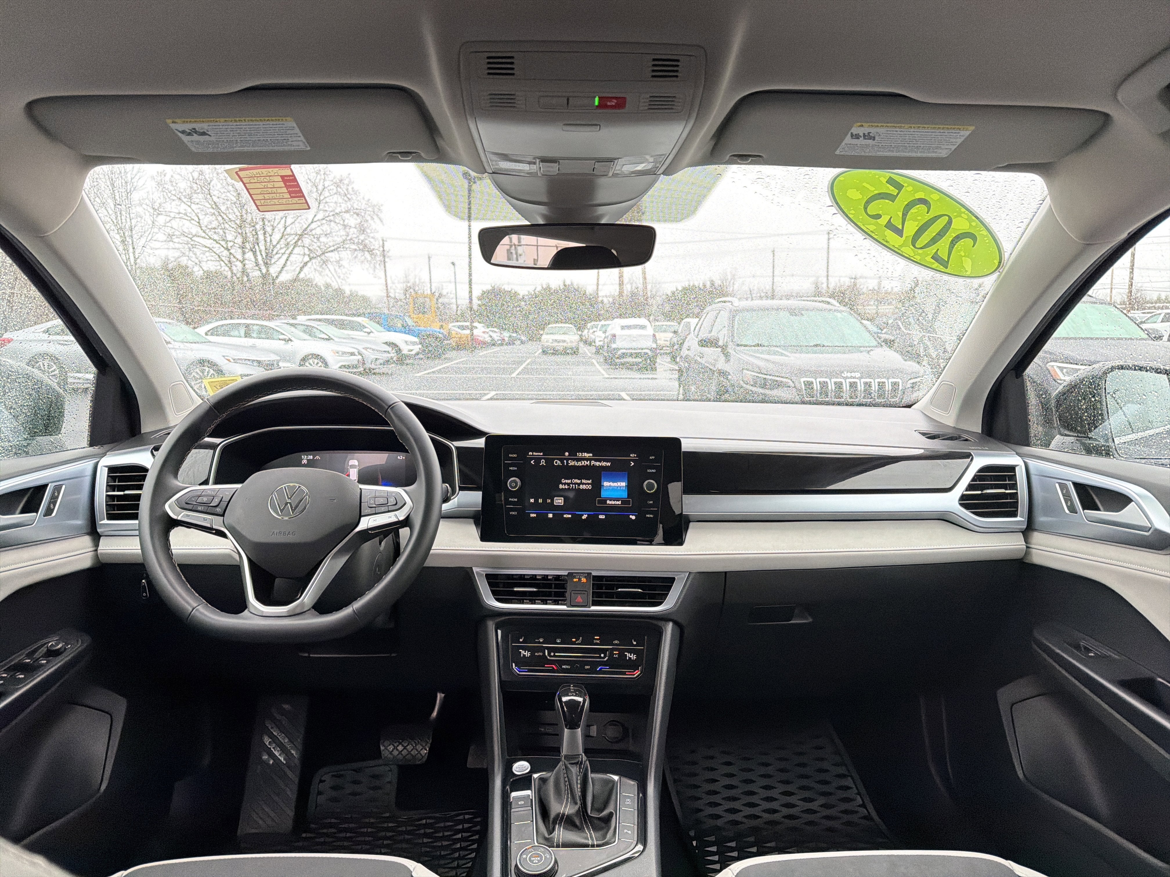 2025 Volkswagen Taos 1.5T SE