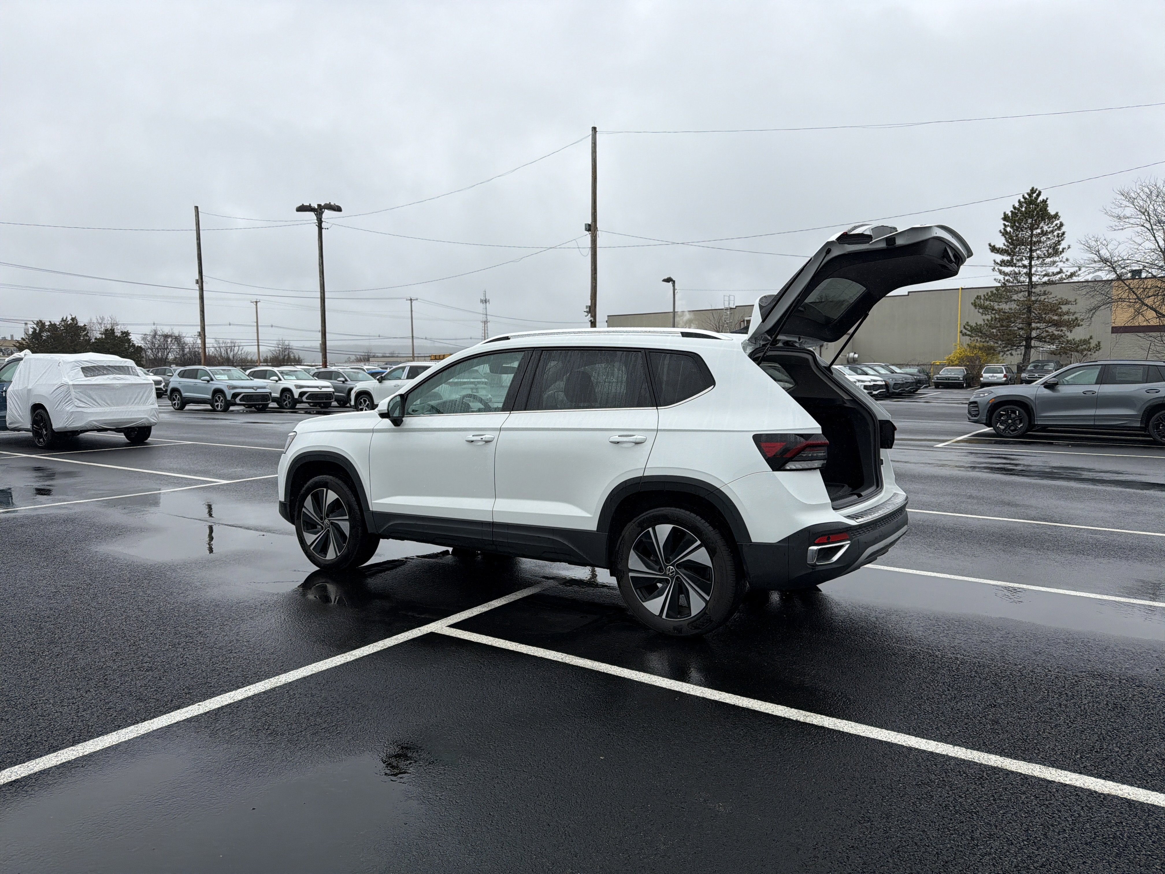 2025 Volkswagen Taos 1.5T SE