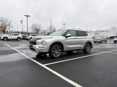 2024 Mitsubishi Outlander SE