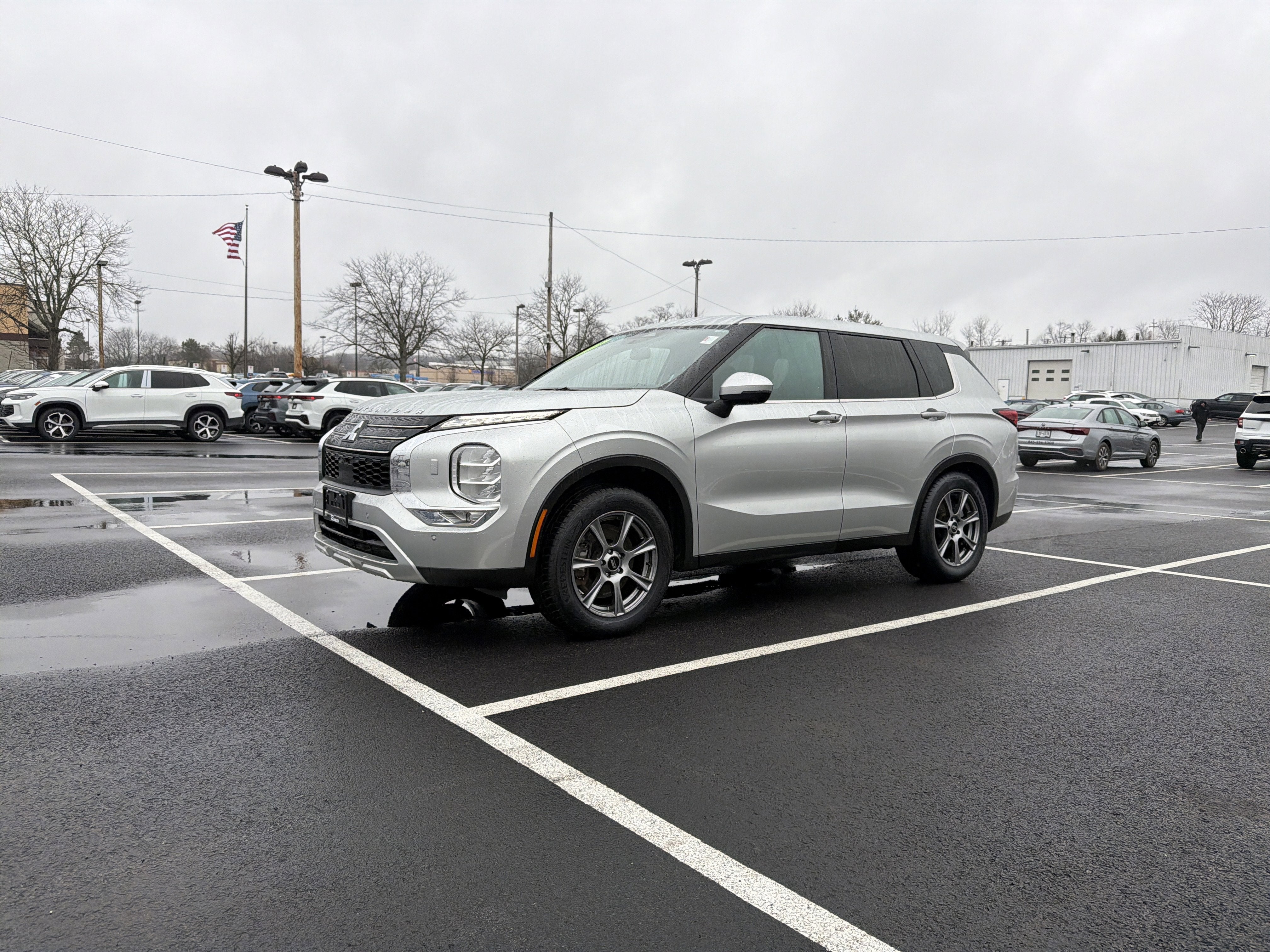 2024 Mitsubishi Outlander SE