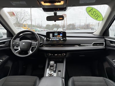 2024 Mitsubishi Outlander SE