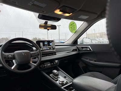 2024 Mitsubishi Outlander SE