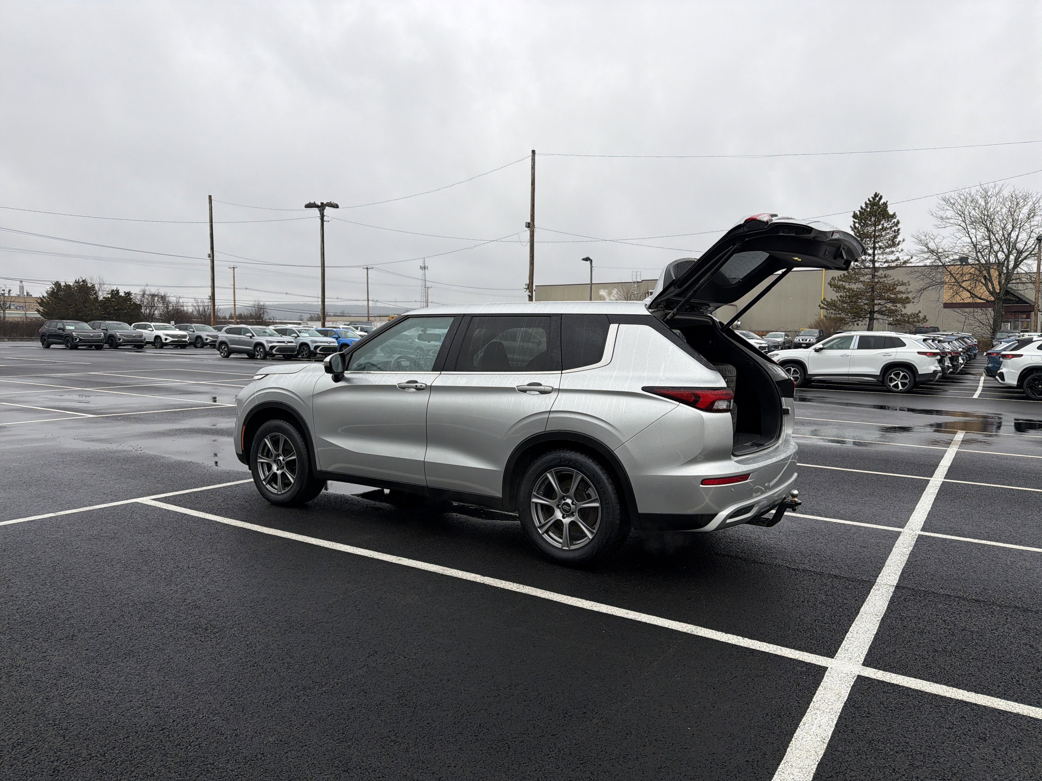 2024 Mitsubishi Outlander SE