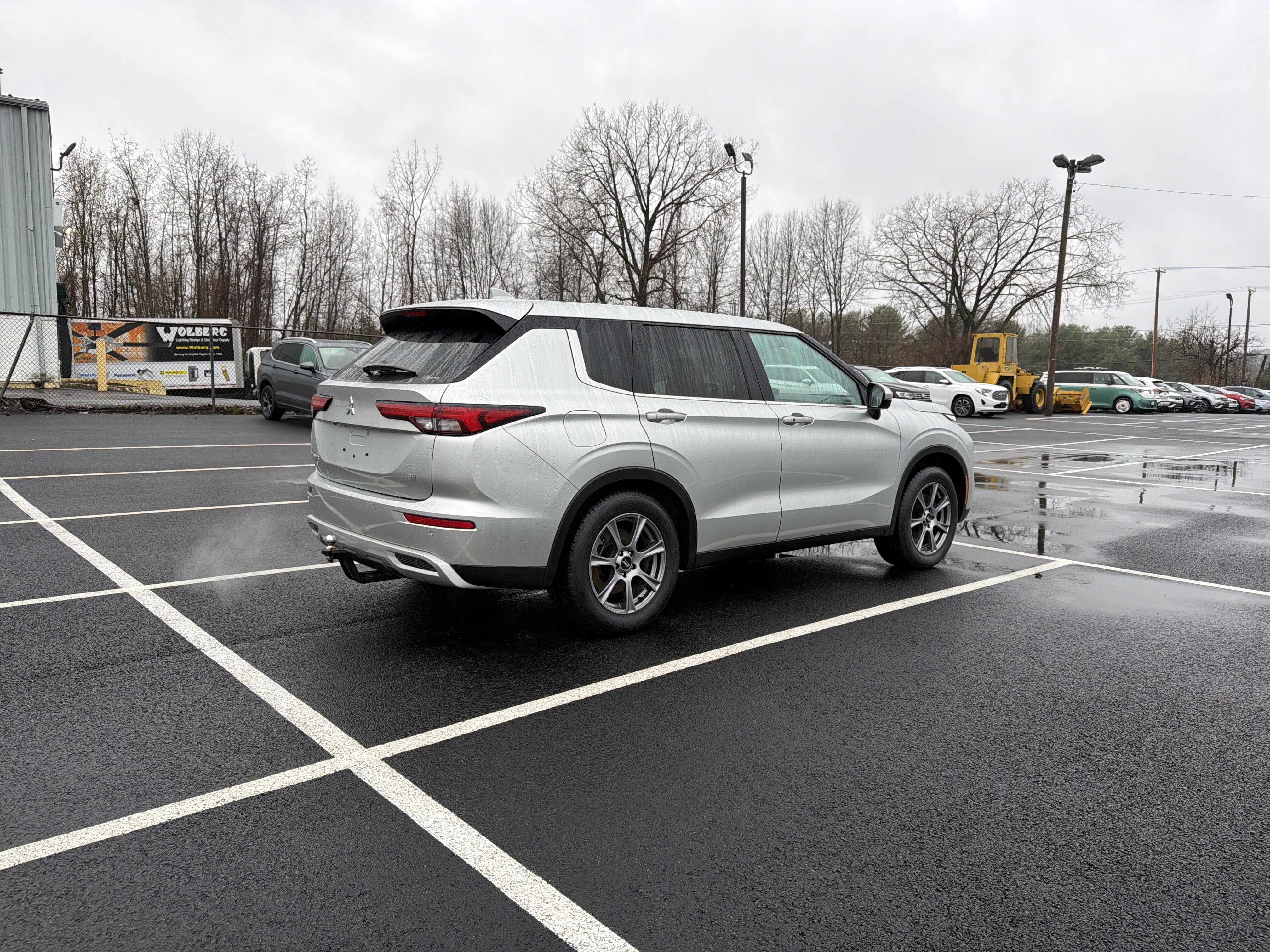 2024 Mitsubishi Outlander SE