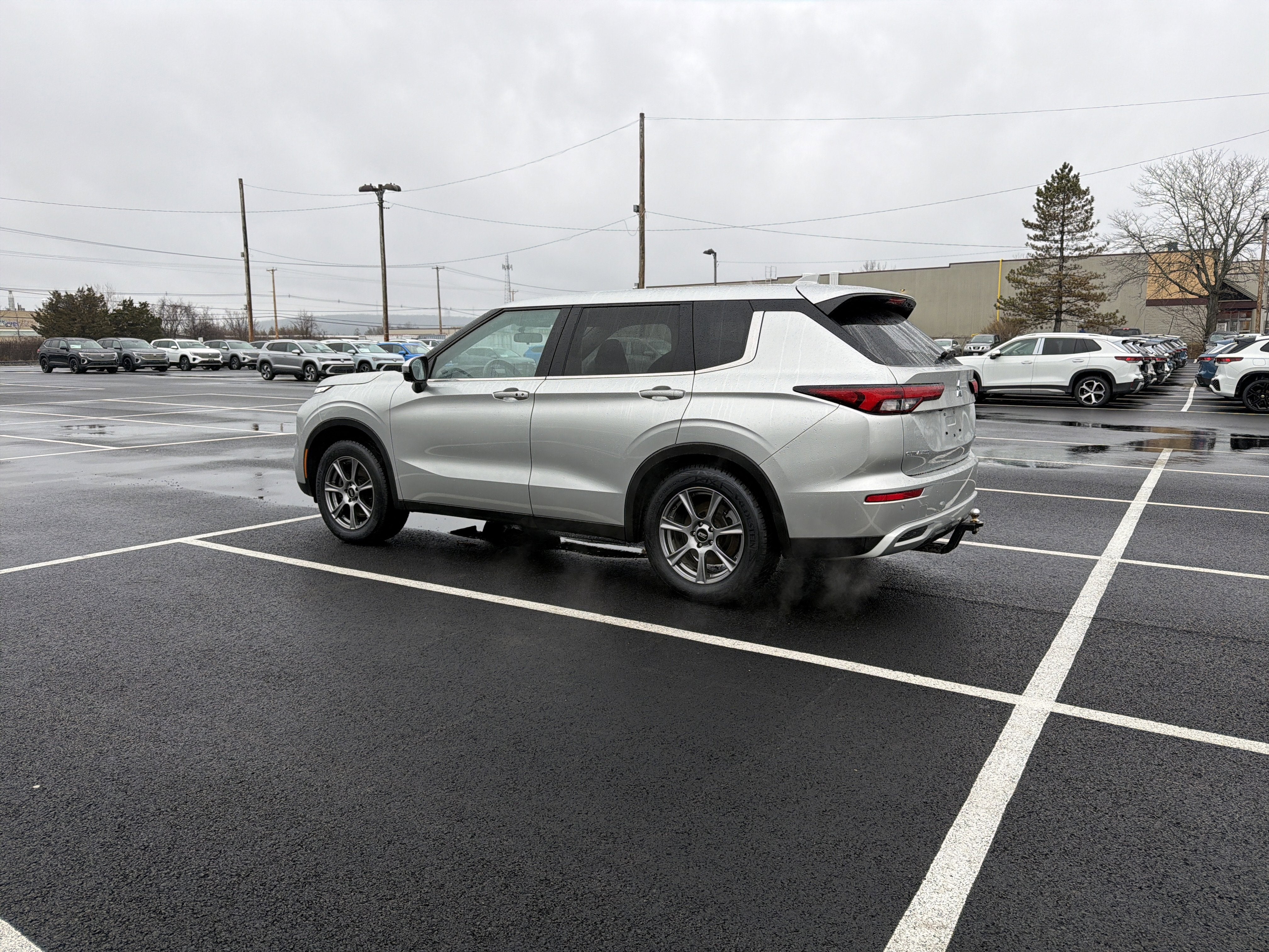 2024 Mitsubishi Outlander SE