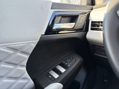 2023 Mitsubishi Outlander PHEV Base