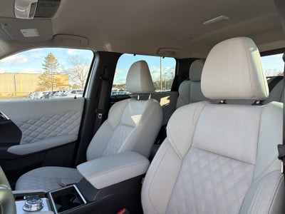 2023 Mitsubishi Outlander PHEV Base