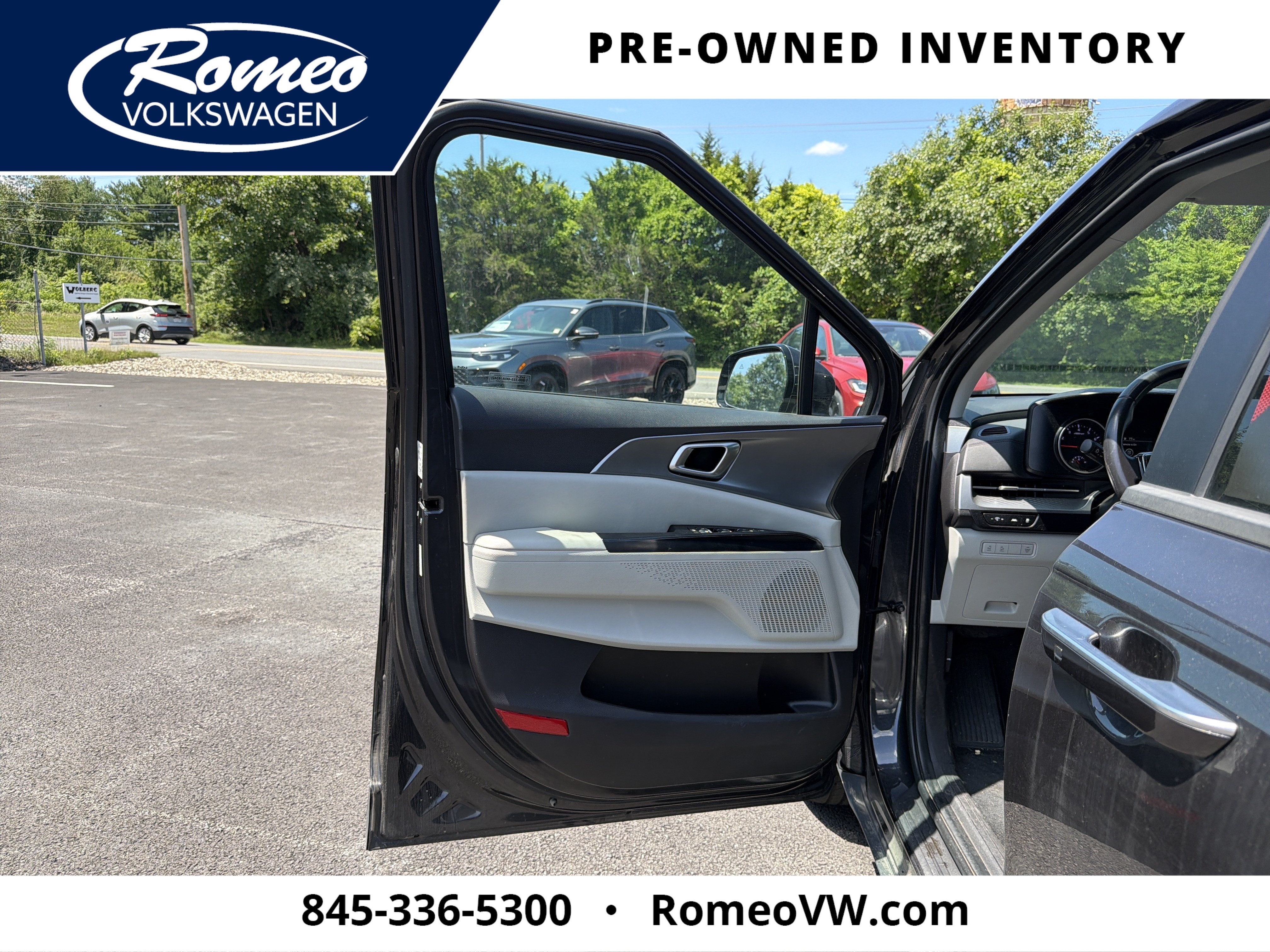 2024 Kia Carnival LX