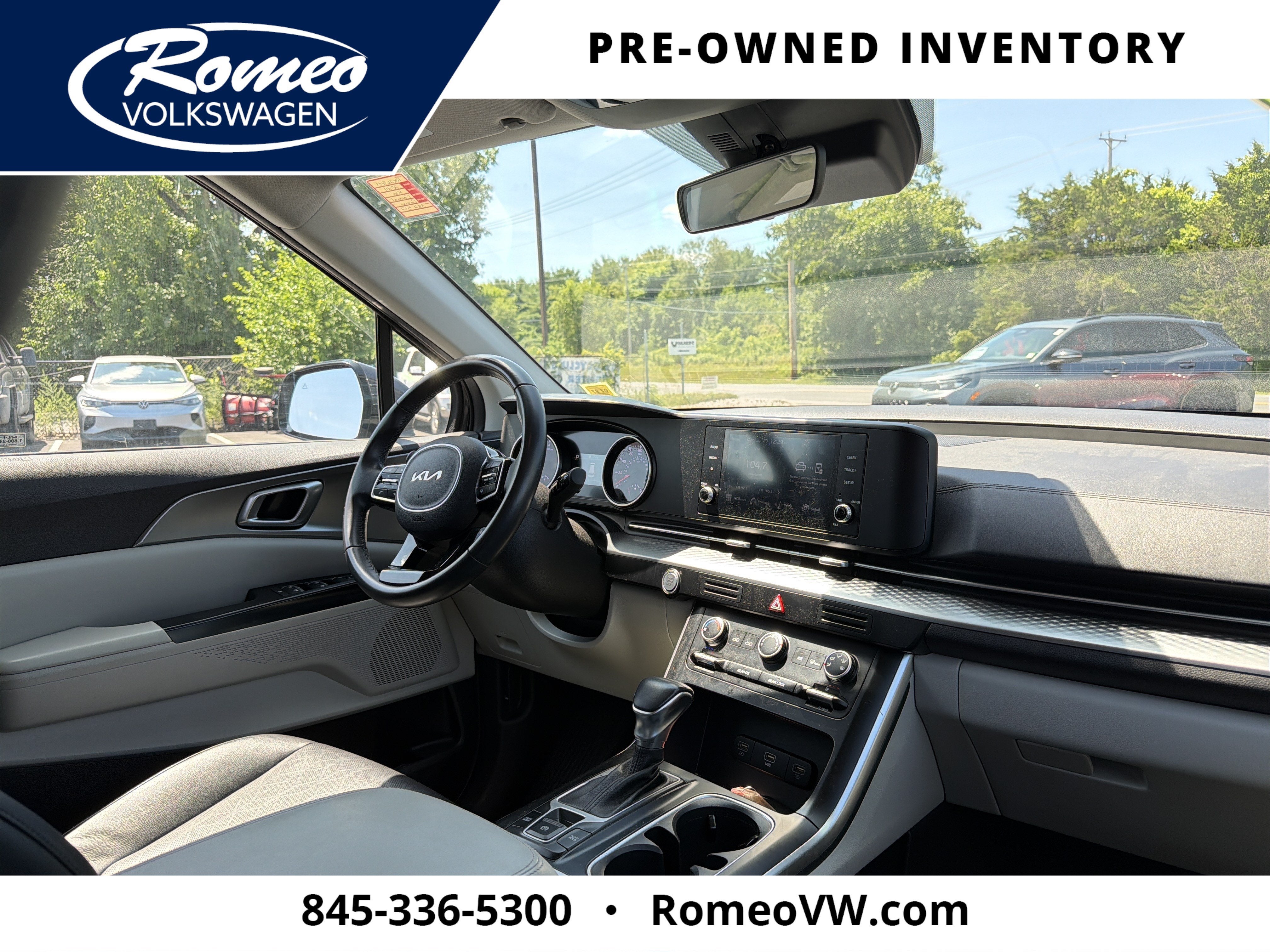 2024 Kia Carnival LX