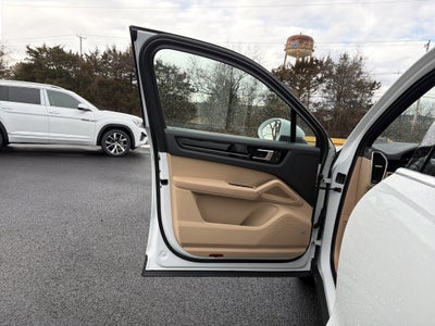 2023 Porsche Cayenne Base