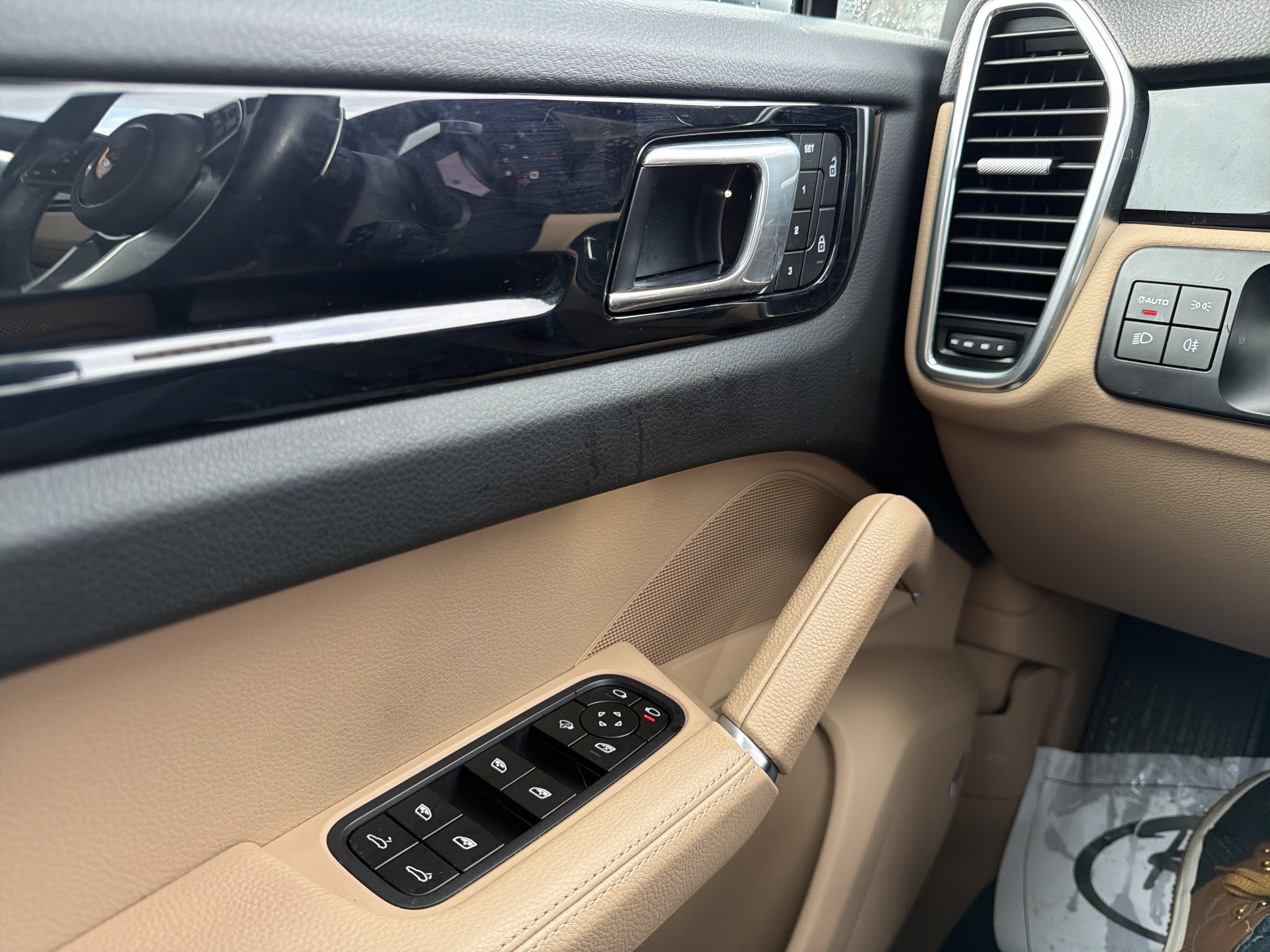 2023 Porsche Cayenne Base