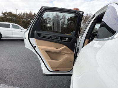 2023 Porsche Cayenne Base