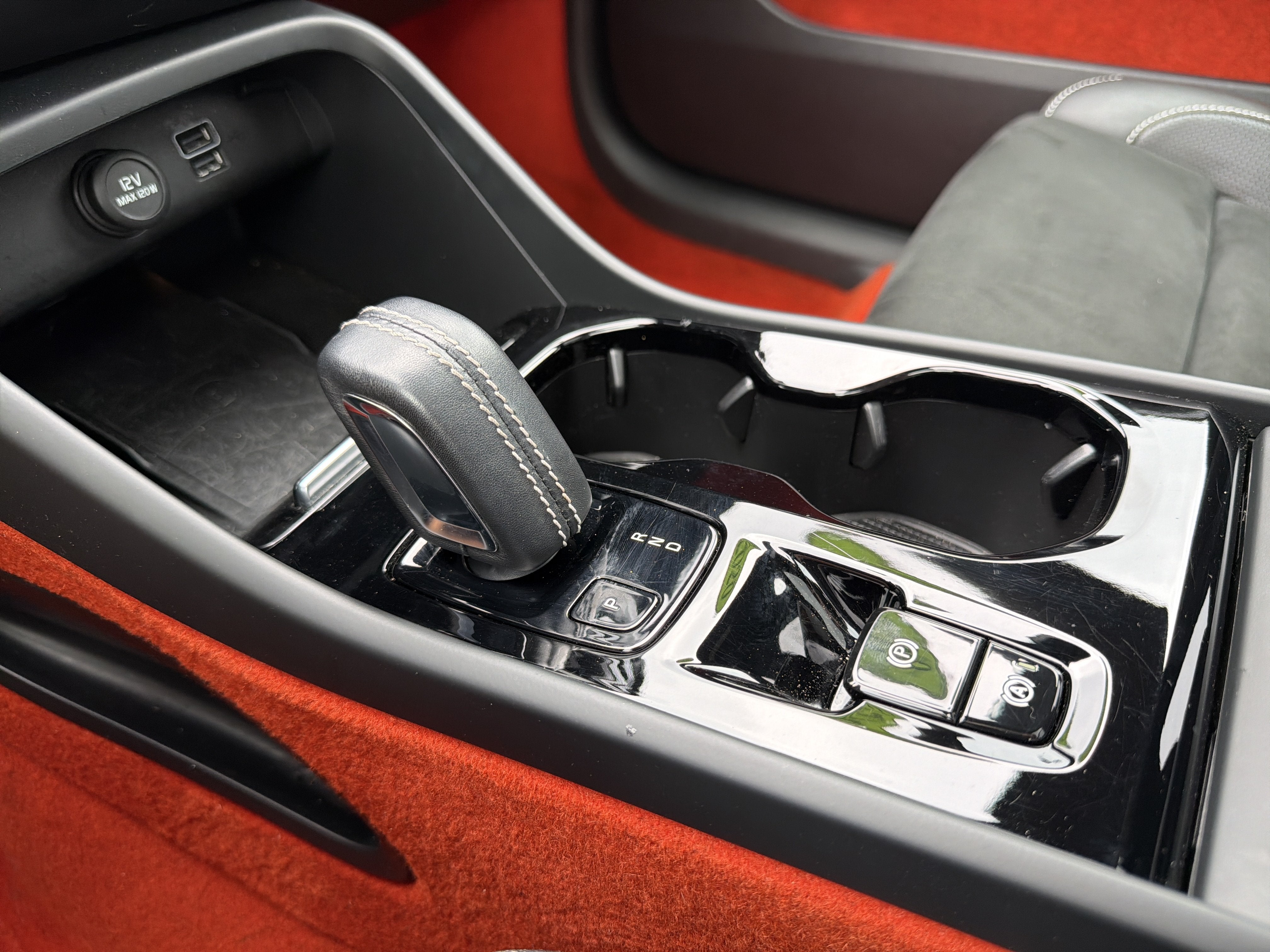 2020 Volvo XC40 R-Design