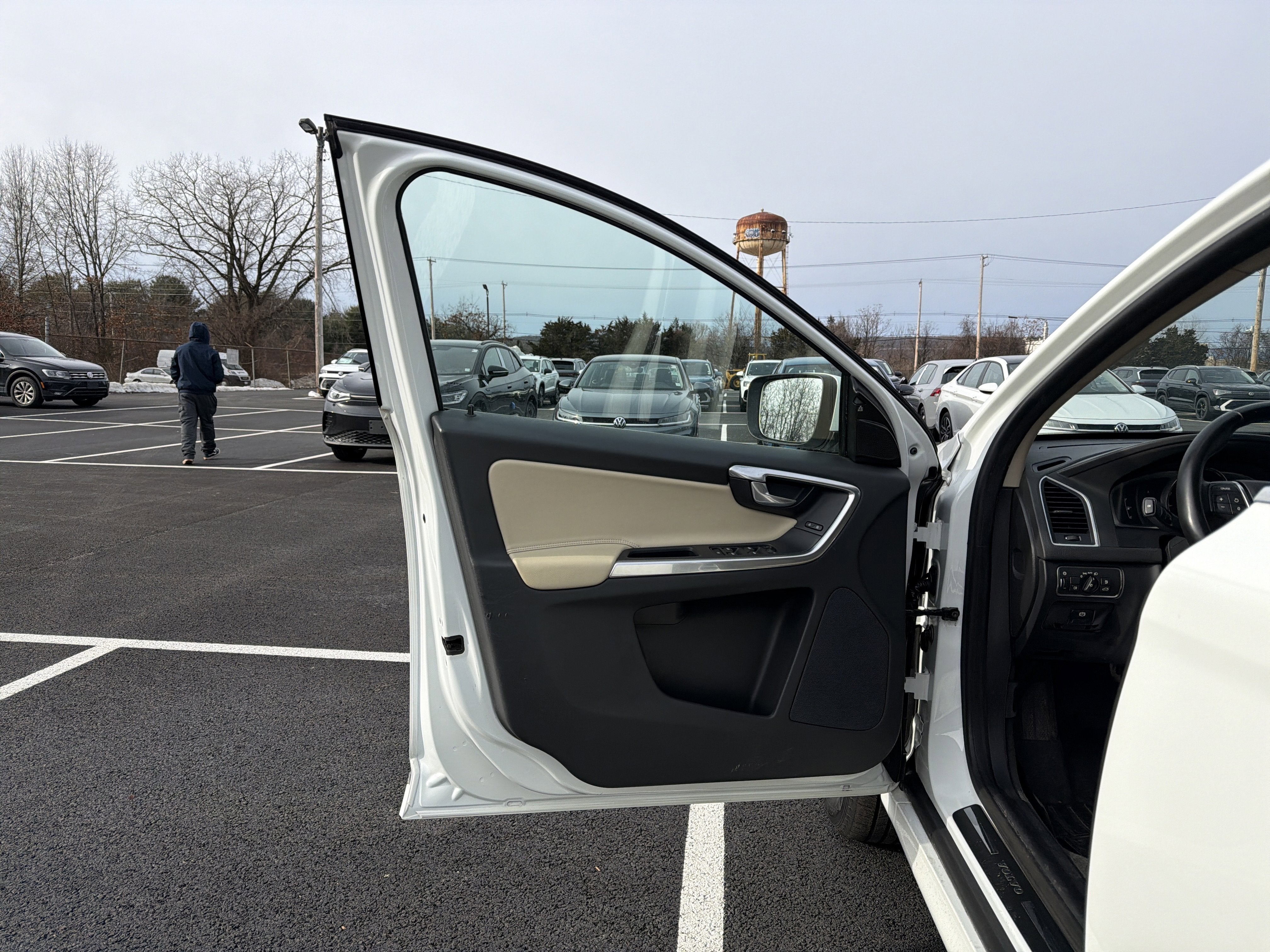 2016 Volvo XC60 T6 Drive-E