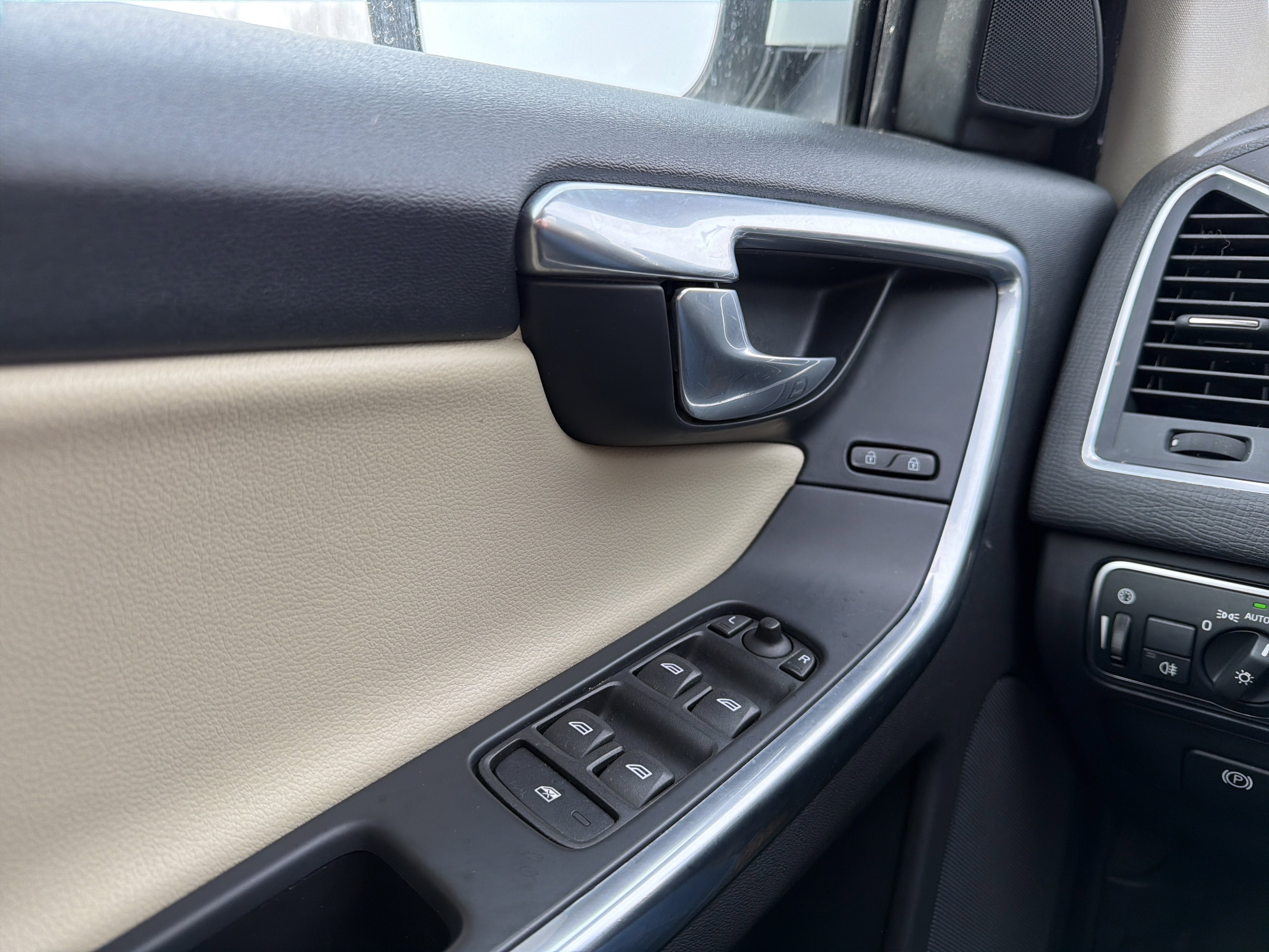 2016 Volvo XC60 T6 Drive-E