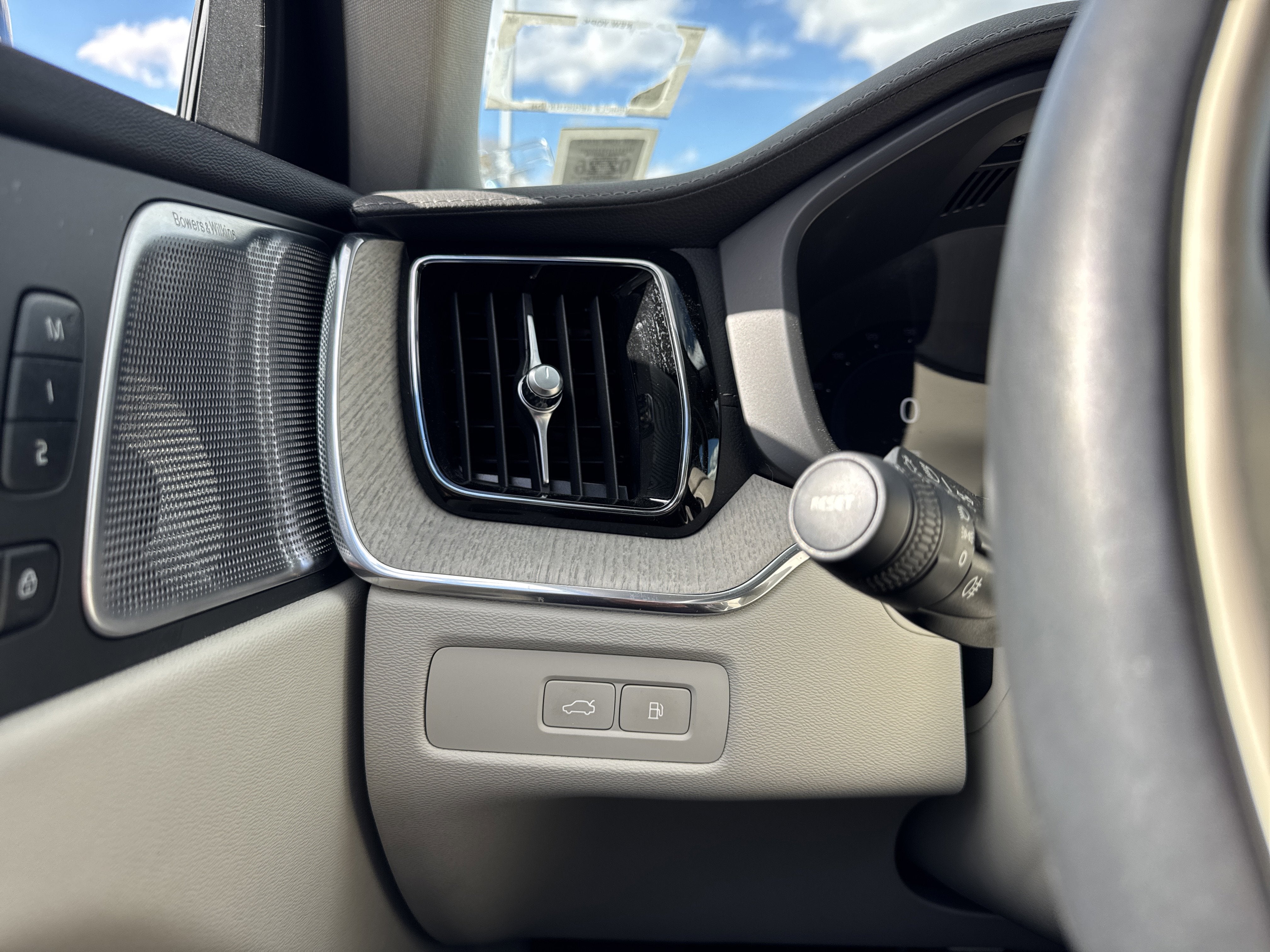 2023 Volvo XC60 Recharge Plug-In Hybrid Ultimate
