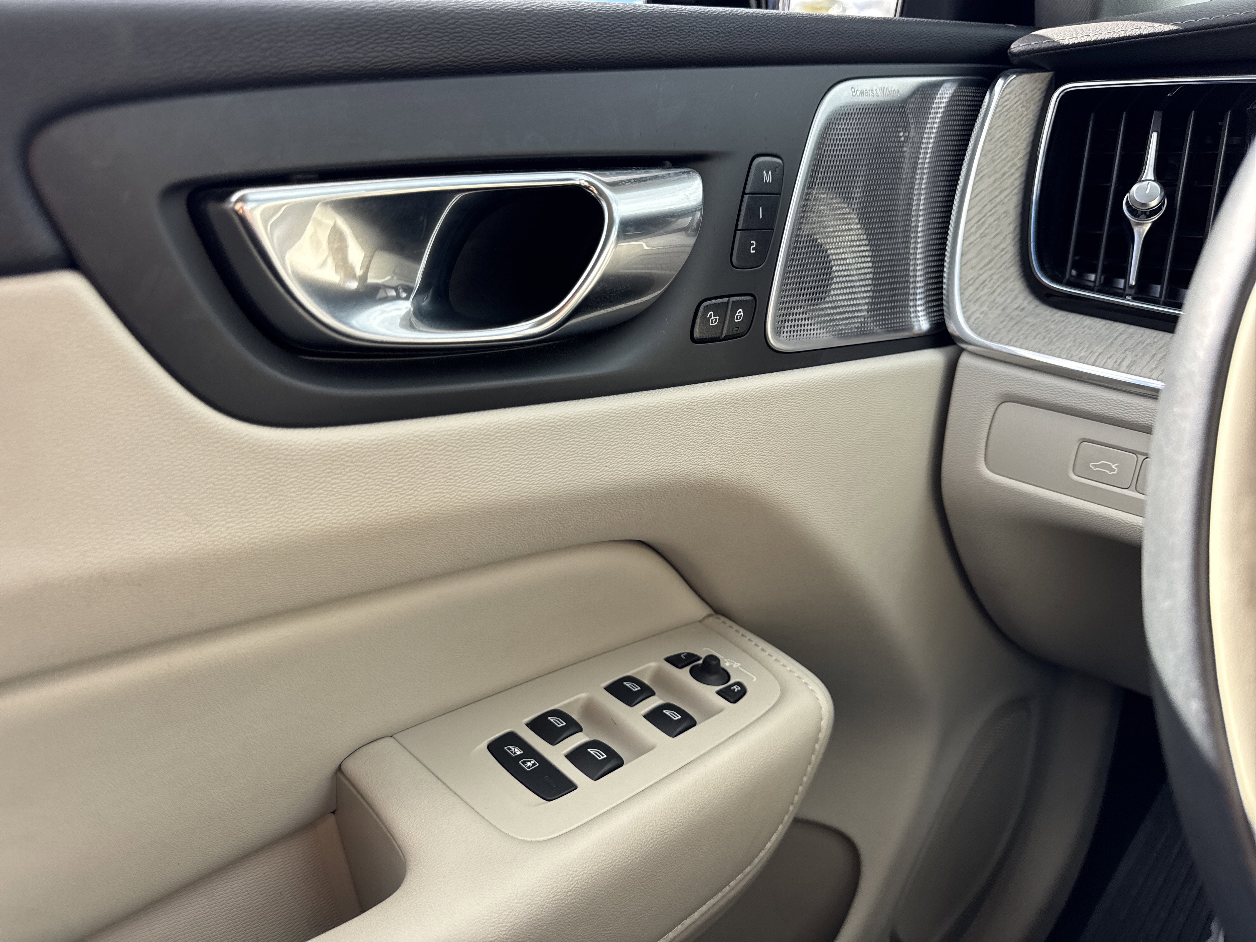 2023 Volvo XC60 Recharge Plug-In Hybrid Ultimate