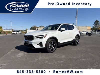 2023 Volvo XC40 B5 Plus Bright Theme