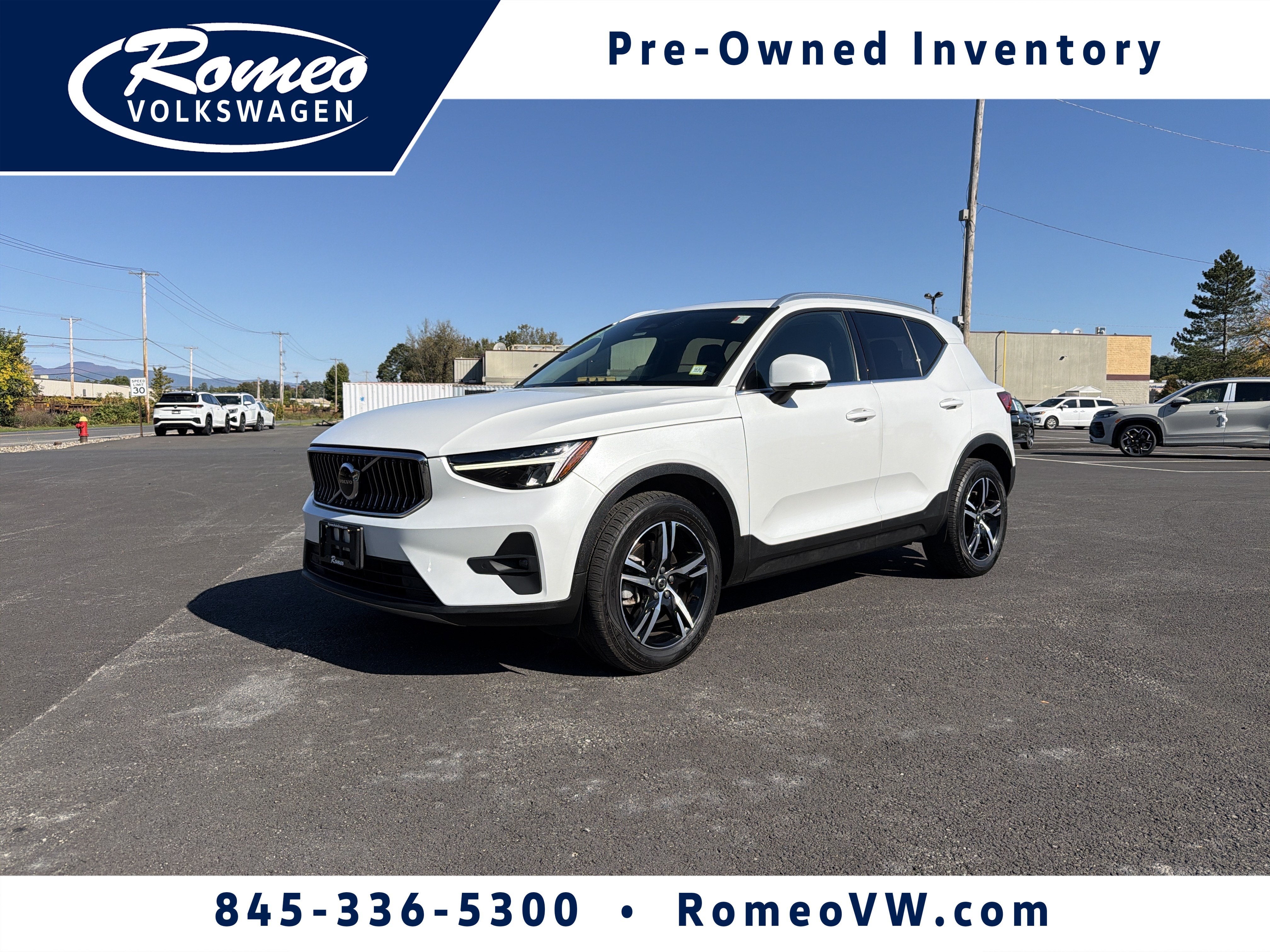 2023 Volvo XC40 B5 Plus Bright Theme