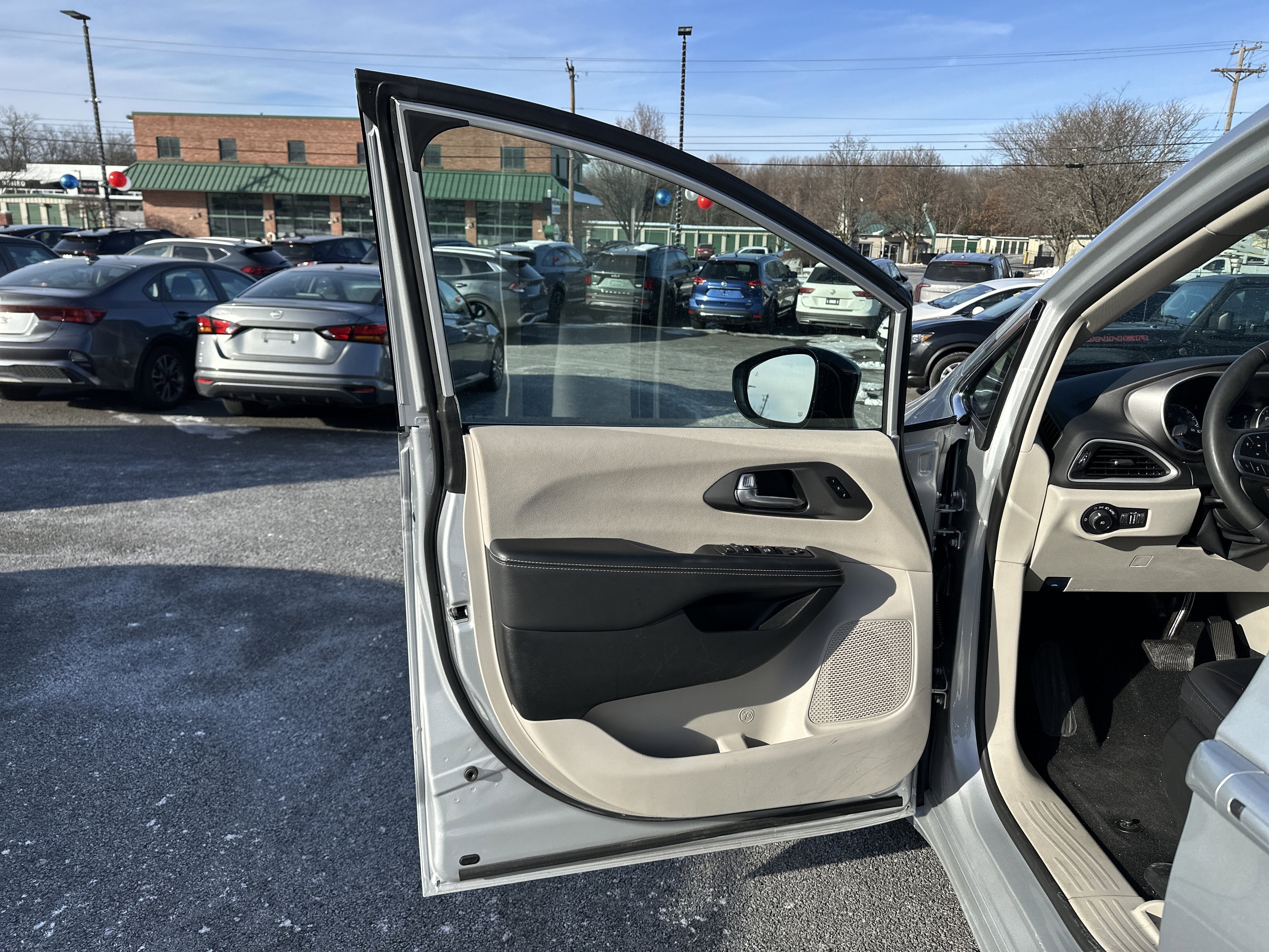 2024 Chrysler Pacifica Touring L