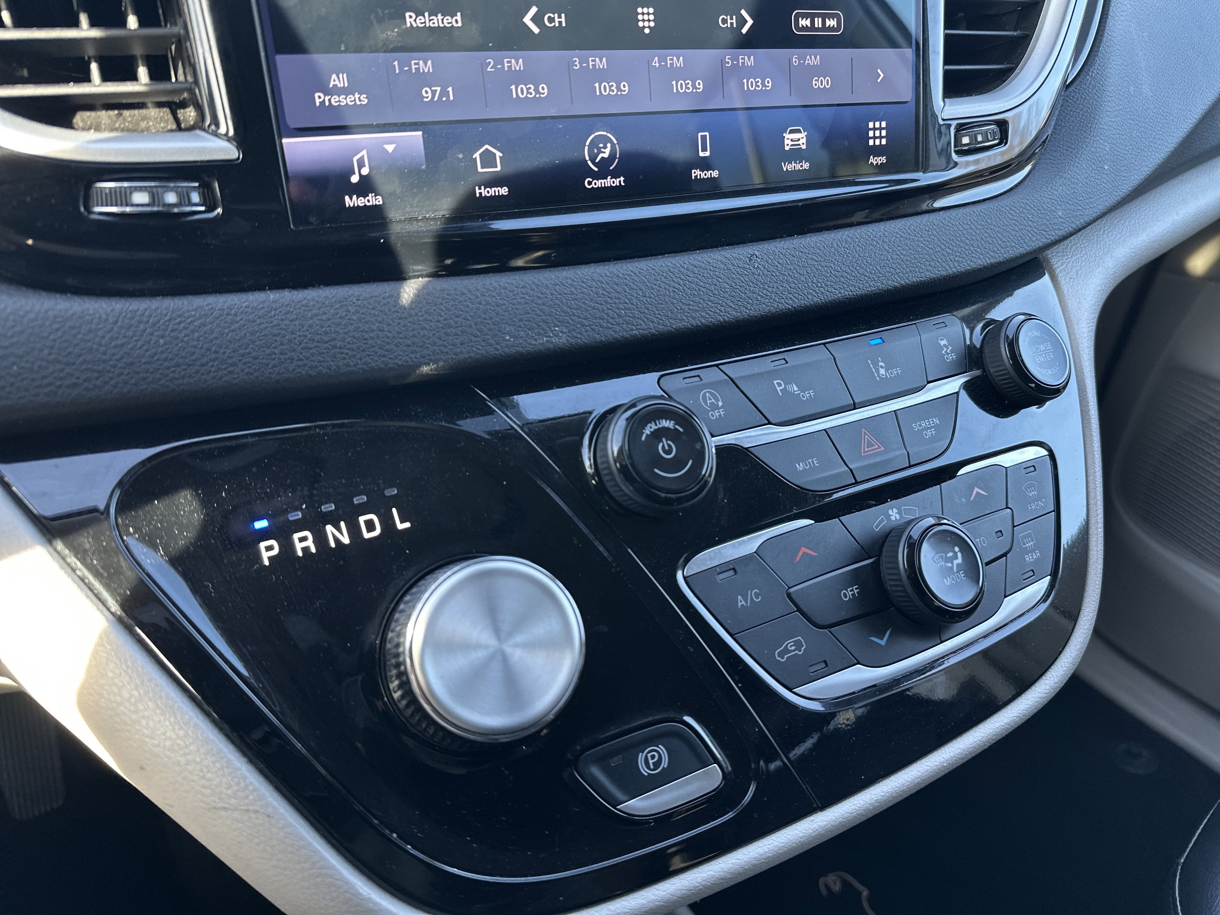 2024 Chrysler Pacifica Touring L