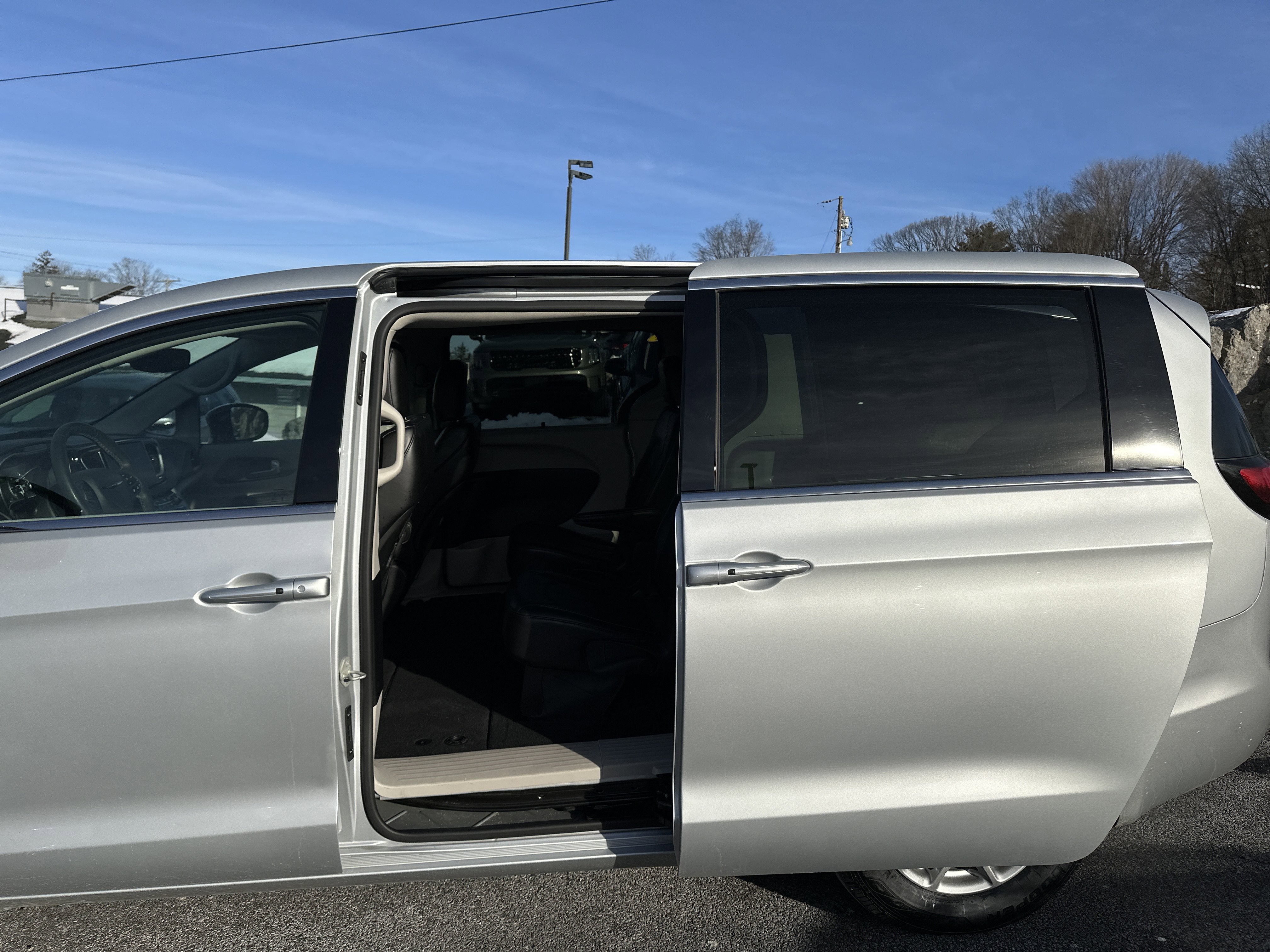 2024 Chrysler Pacifica Touring L