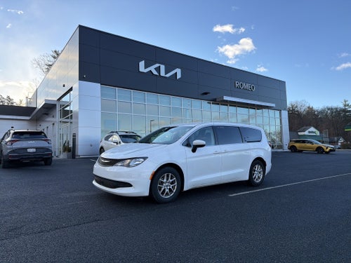 2023 Chrysler Voyager LX