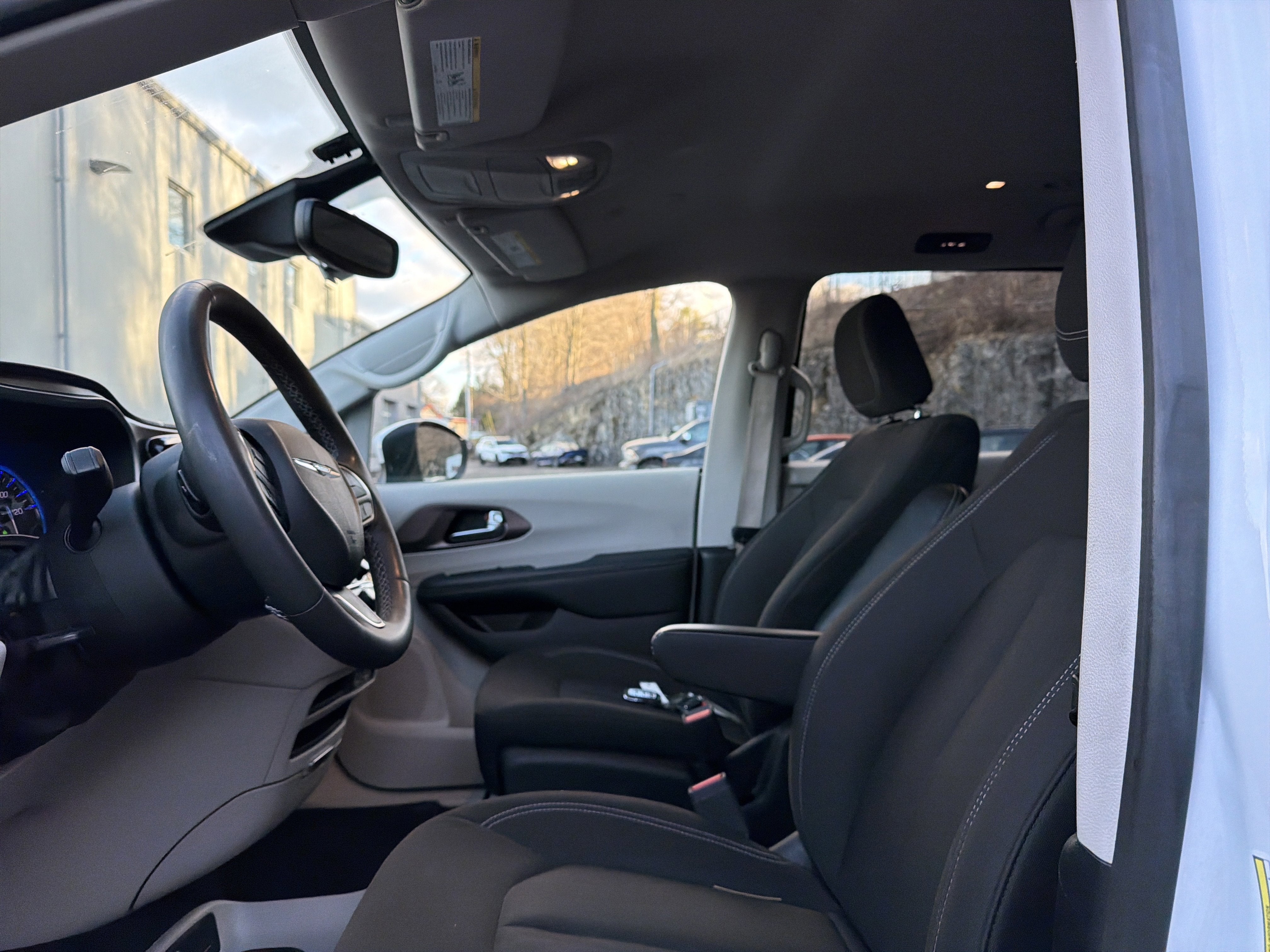 2023 Chrysler Voyager LX