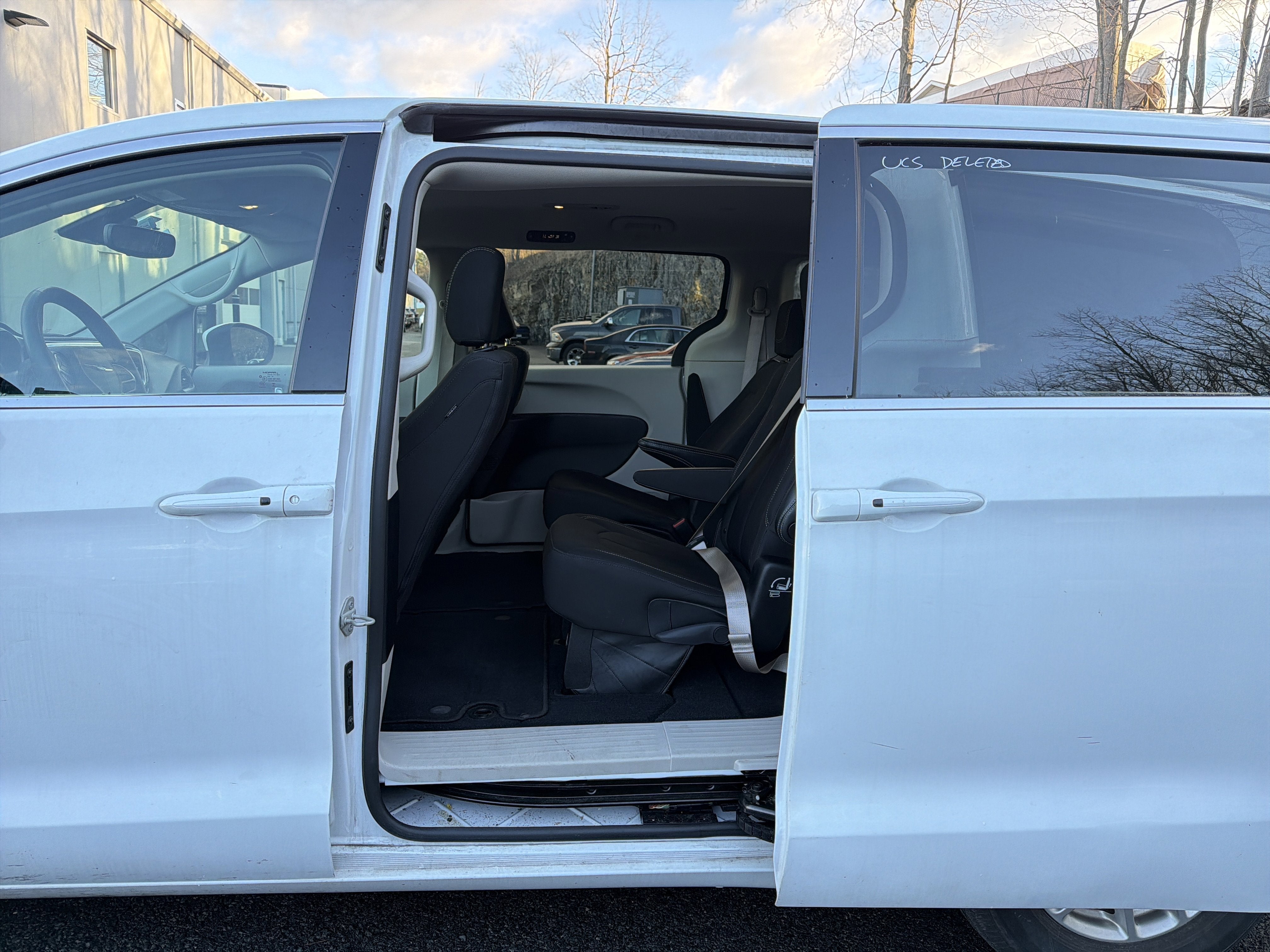 2023 Chrysler Voyager LX