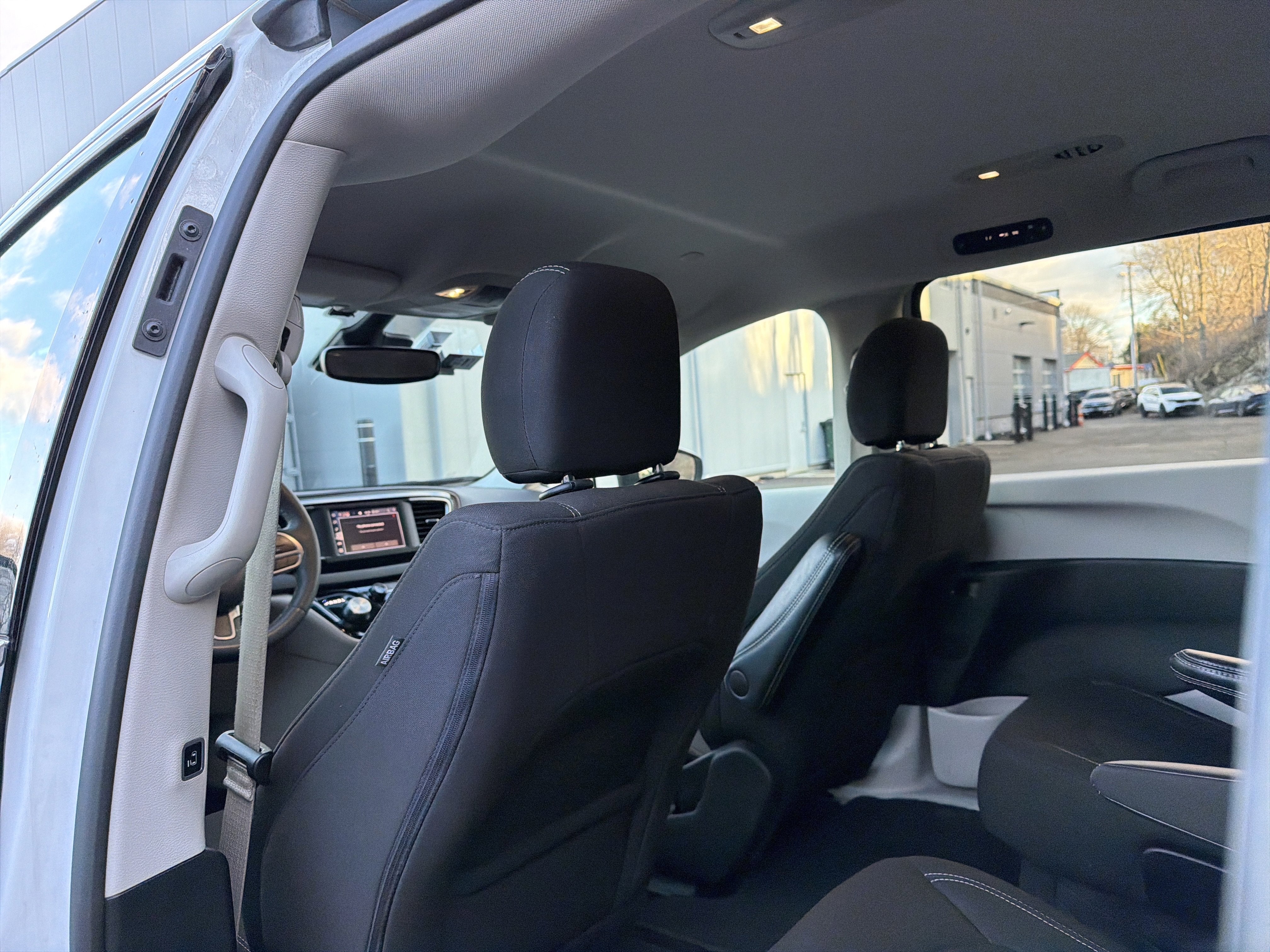 2023 Chrysler Voyager LX