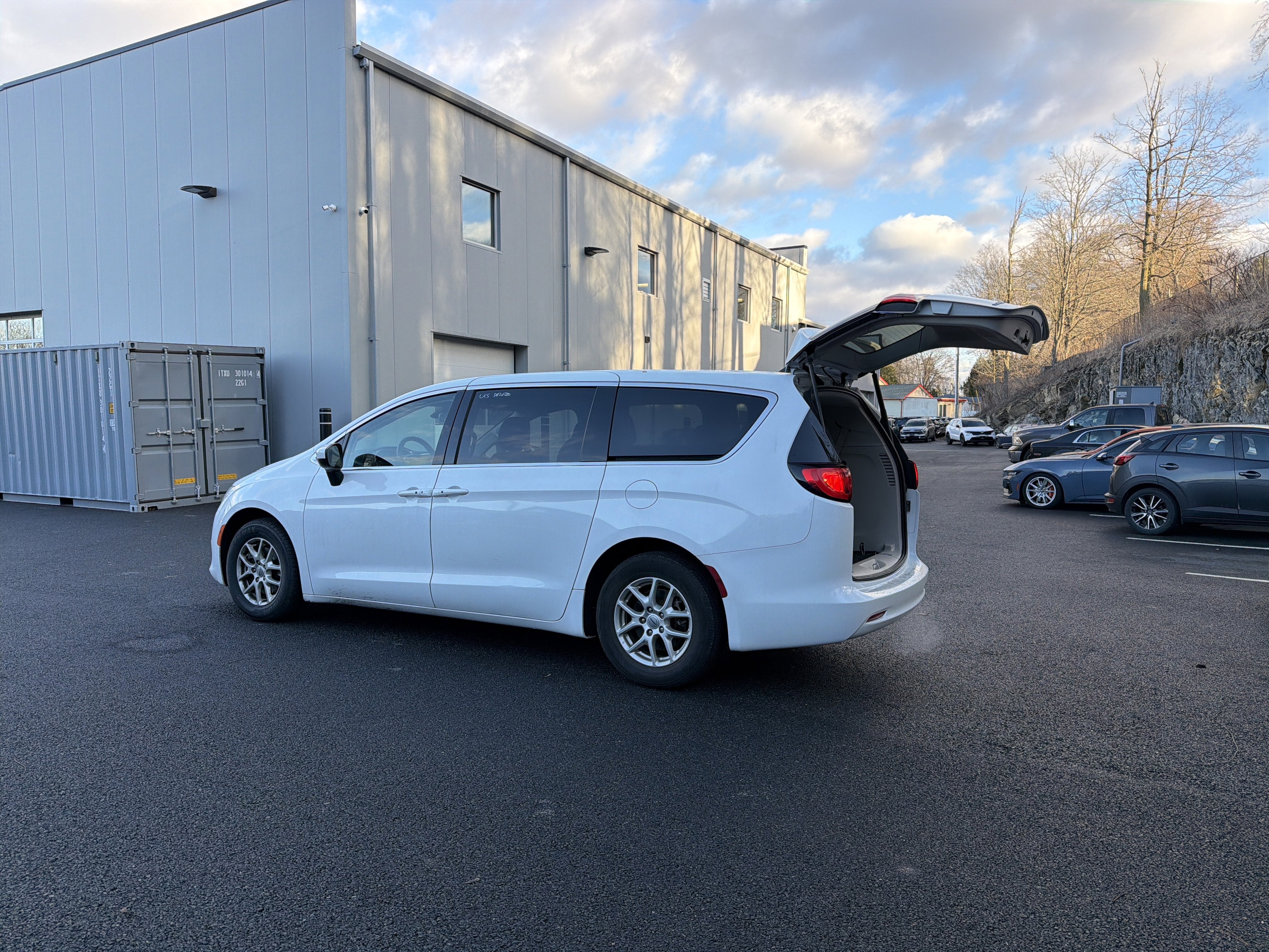 2023 Chrysler Voyager LX