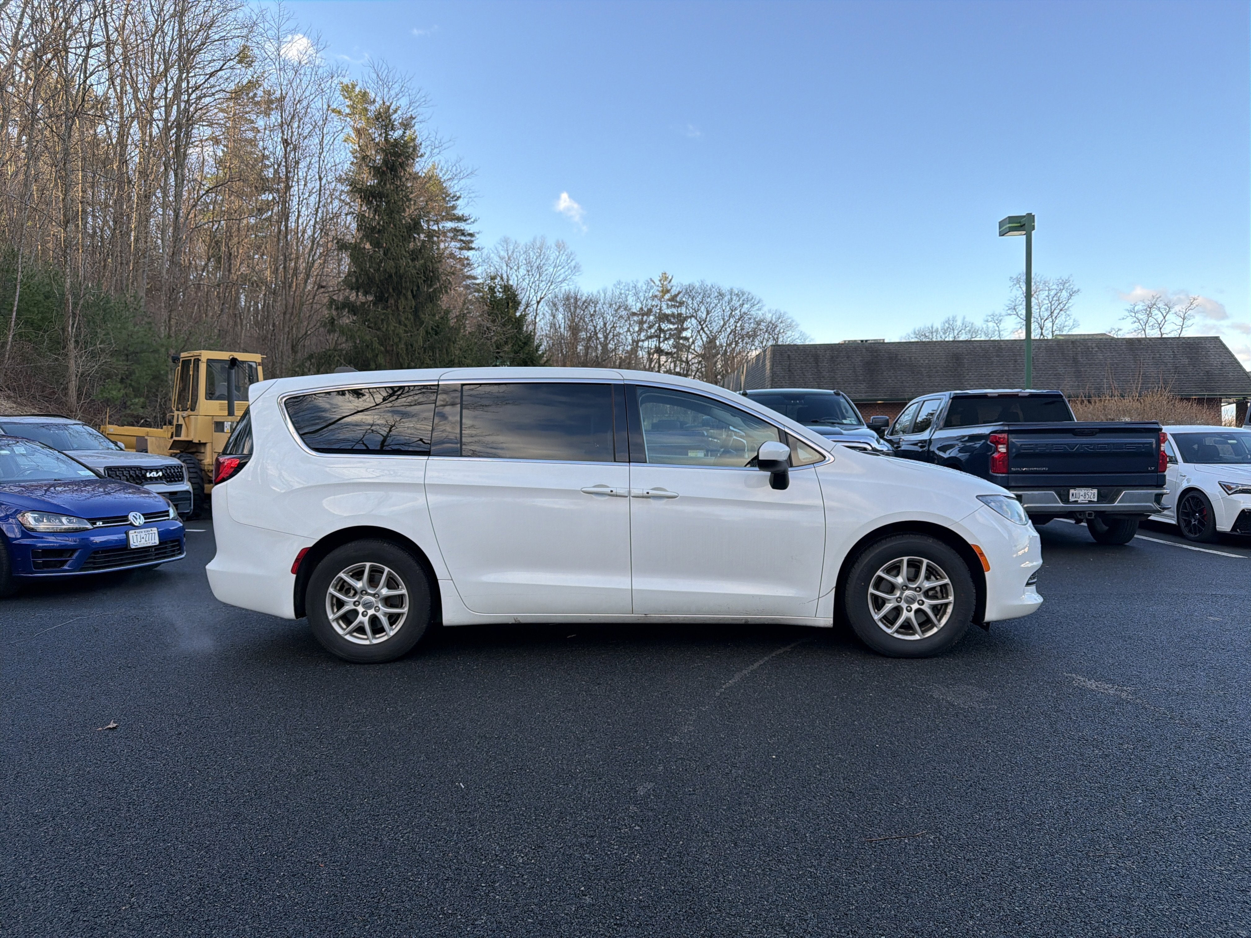 2023 Chrysler Voyager LX