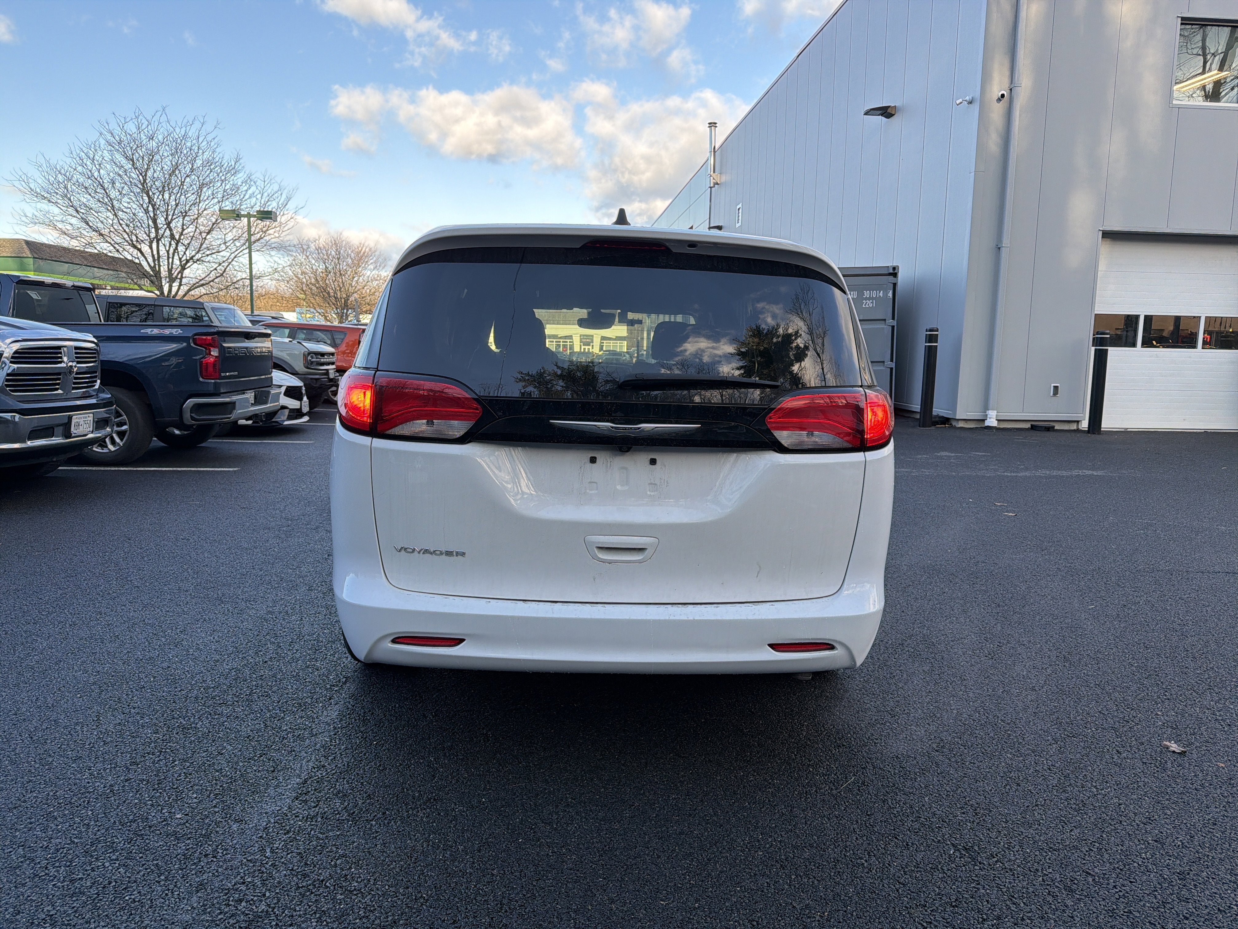 2023 Chrysler Voyager LX