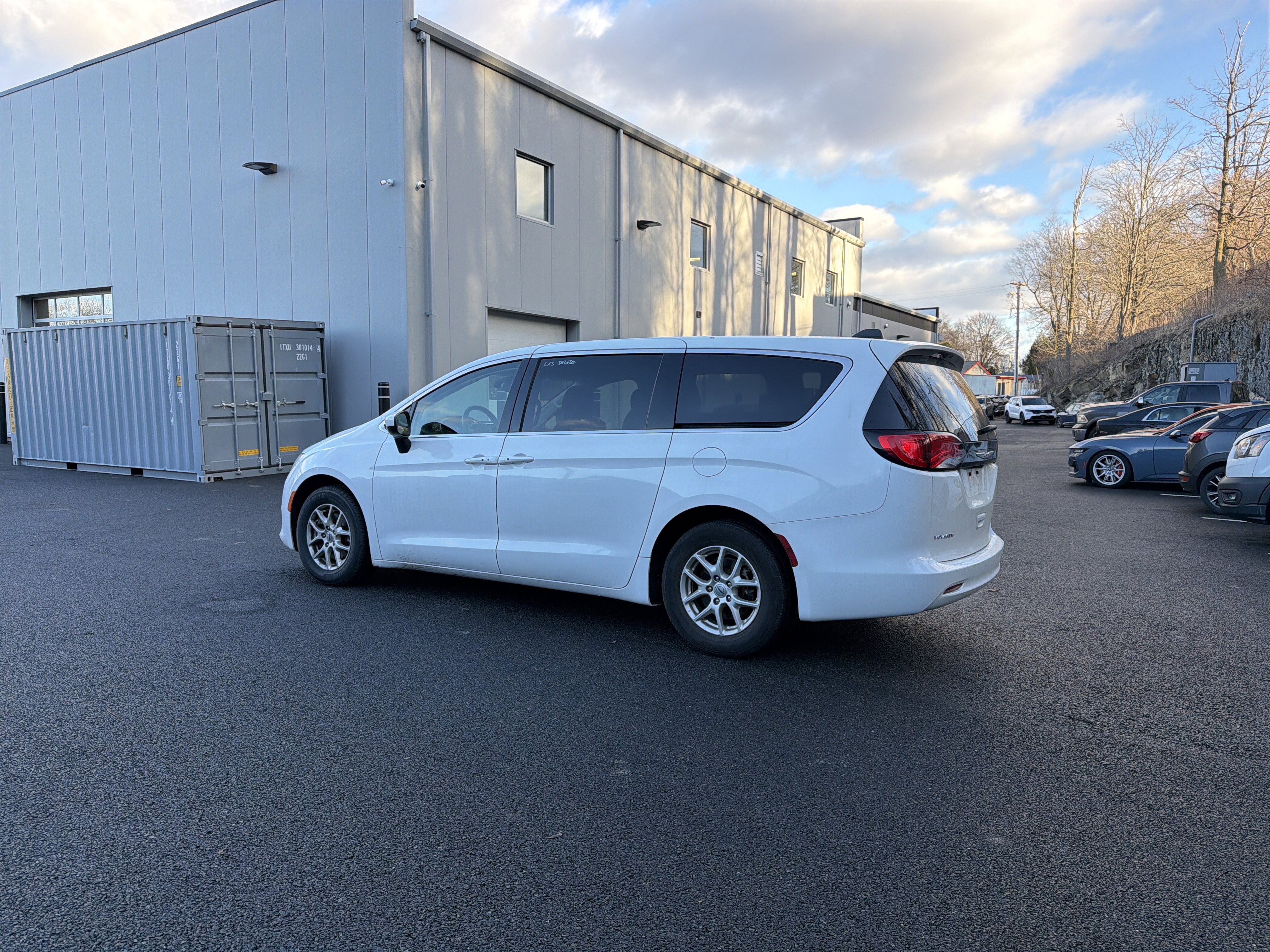 2023 Chrysler Voyager LX