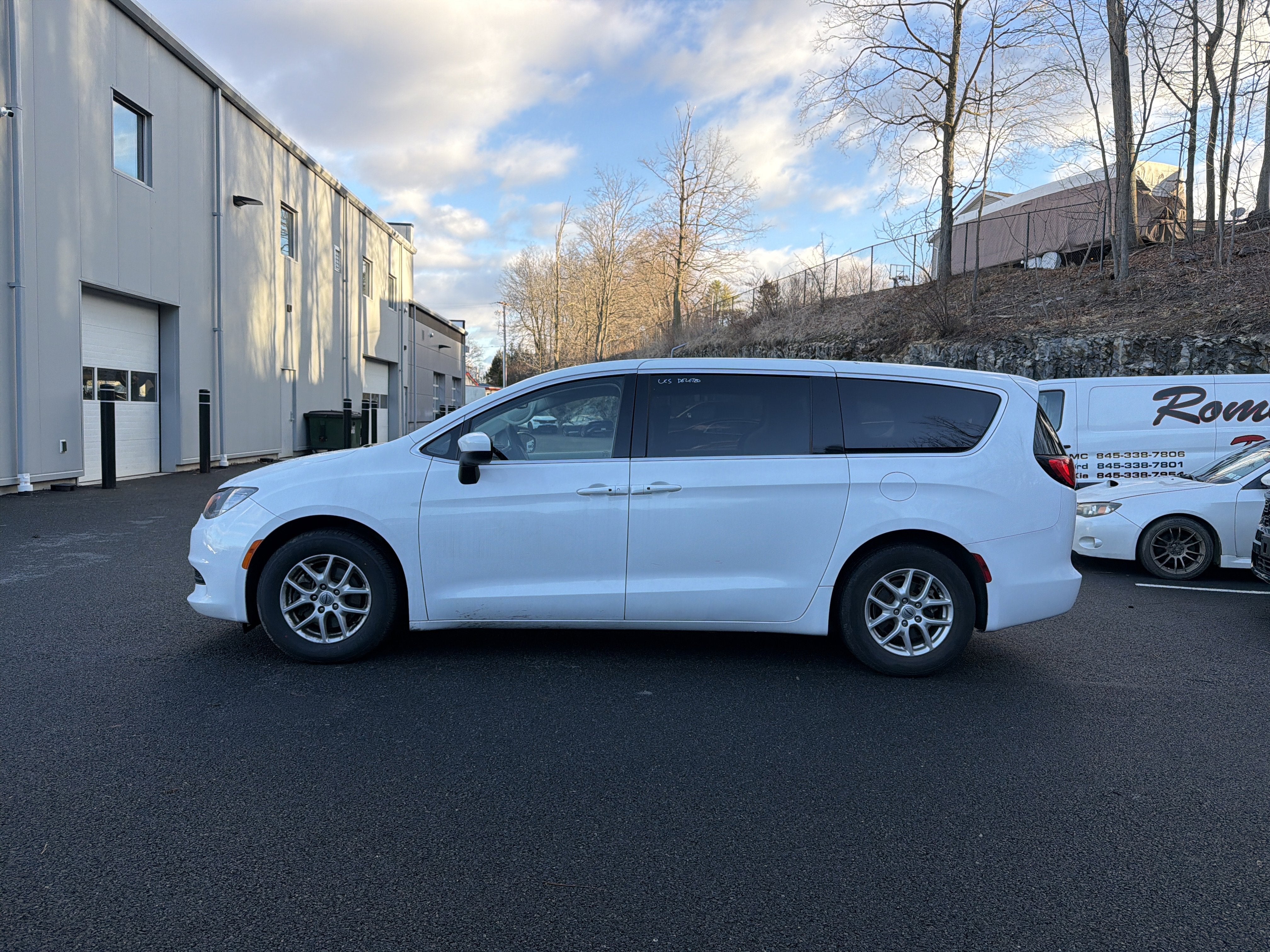 2023 Chrysler Voyager LX