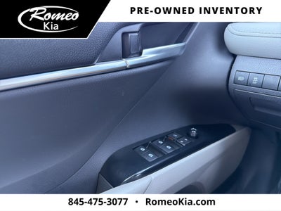 2019 Toyota Camry Hybrid SE