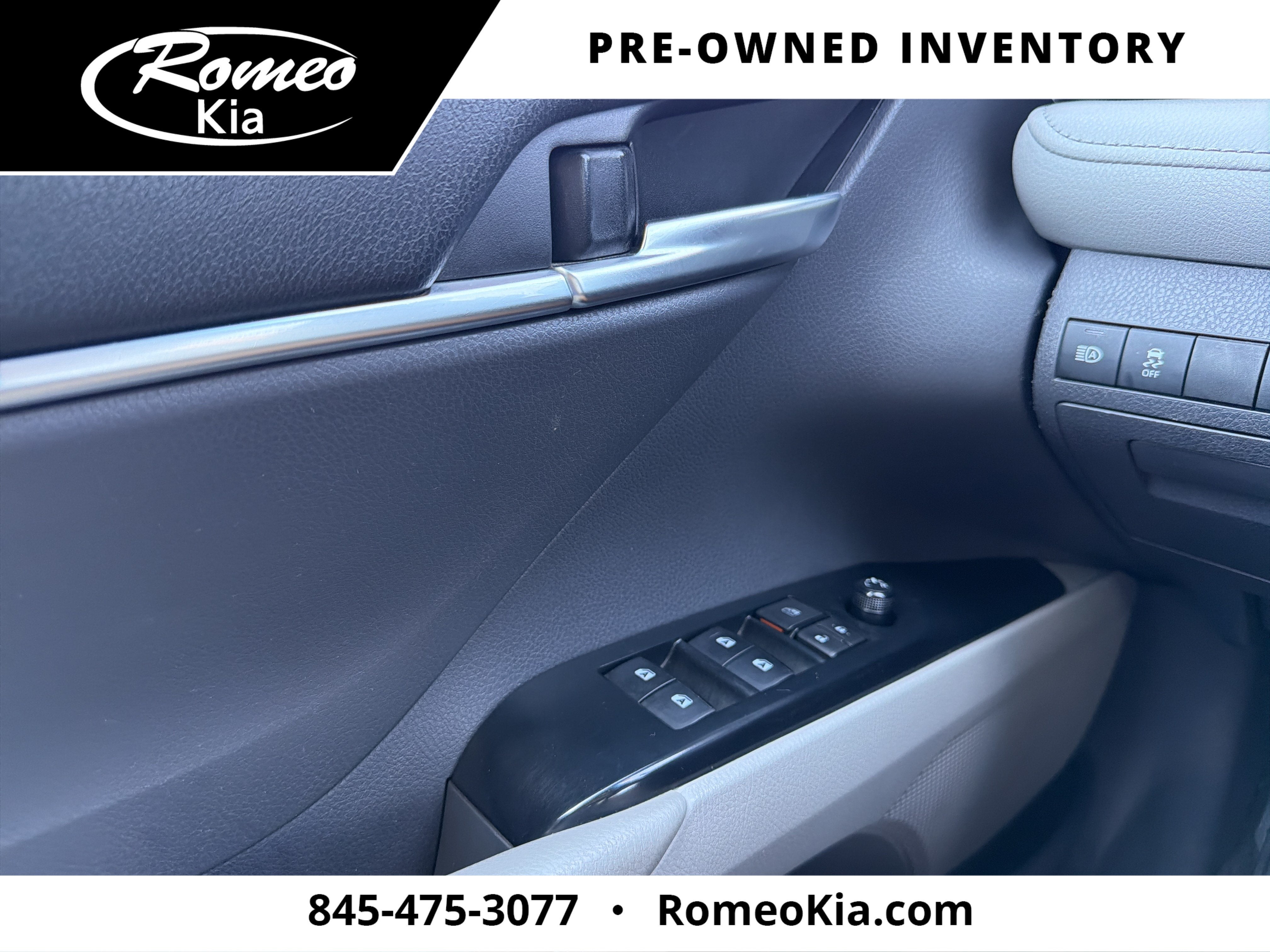 2019 Toyota Camry Hybrid SE
