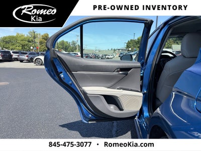 2019 Toyota Camry Hybrid SE