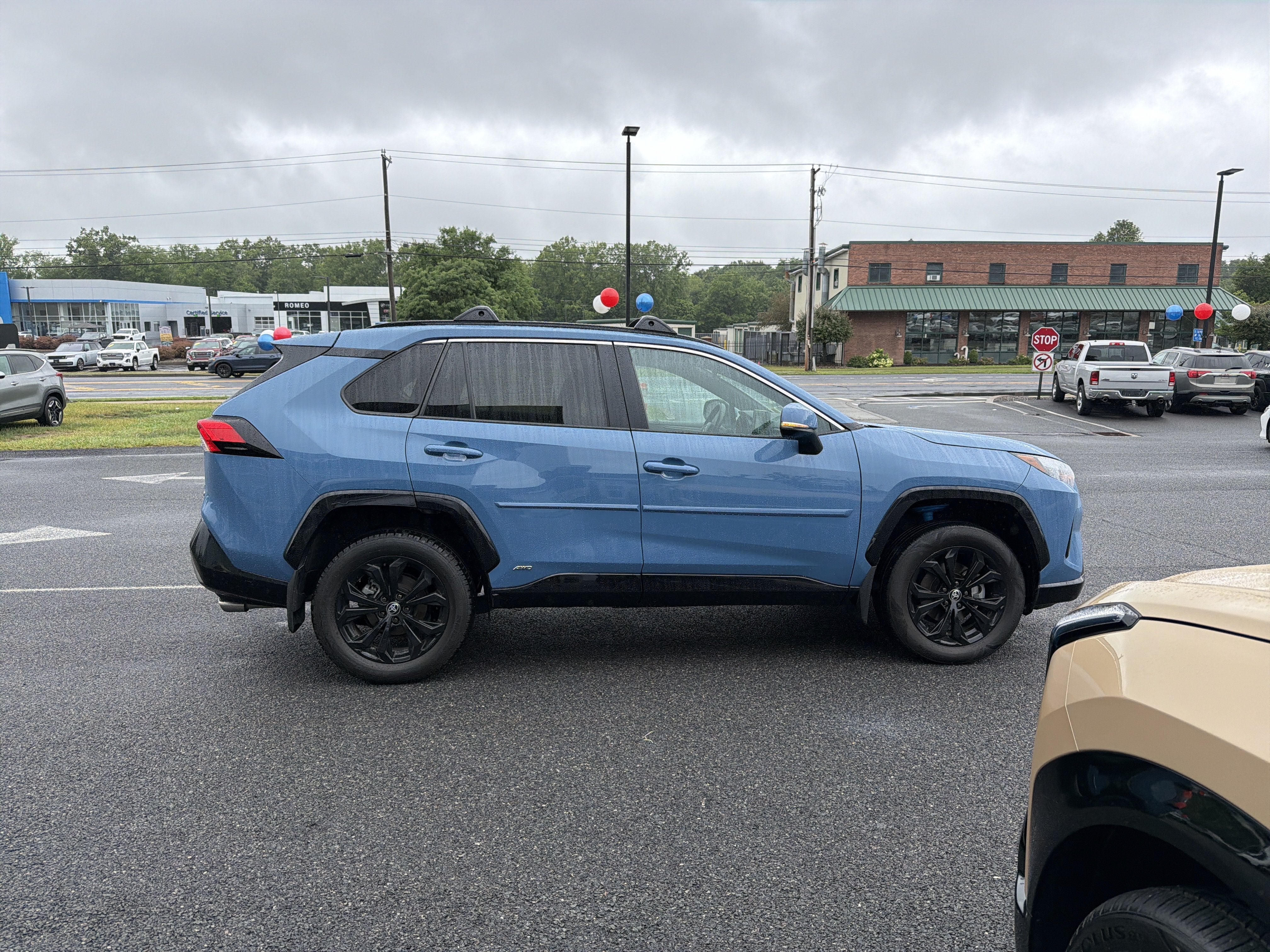 2022 Toyota RAV4 Hybrid SE