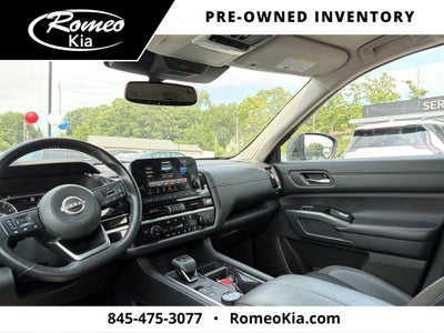 2022 Nissan Pathfinder SL