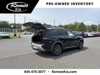 2022 Nissan Pathfinder SL