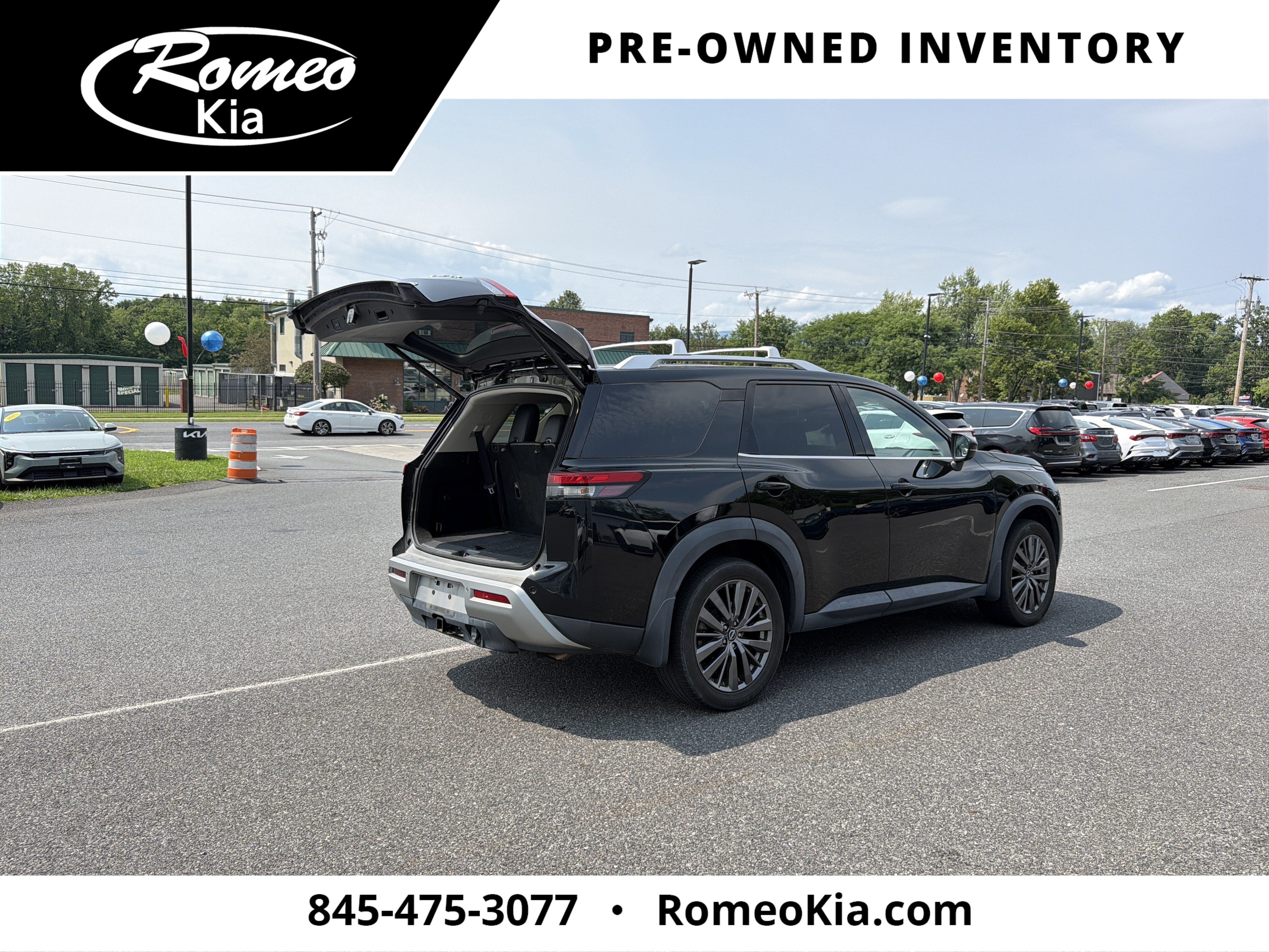 2022 Nissan Pathfinder SL