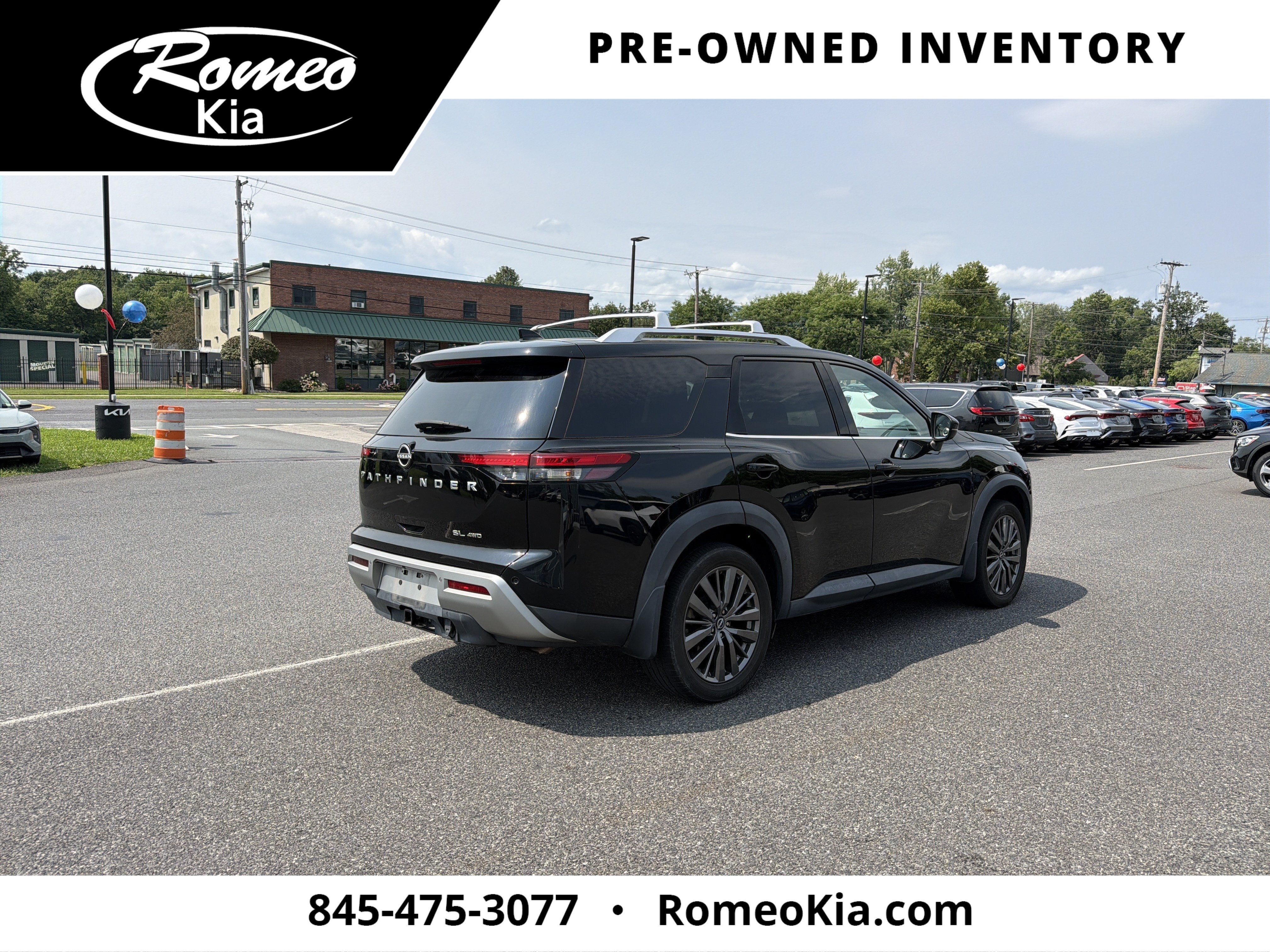 2022 Nissan Pathfinder SL