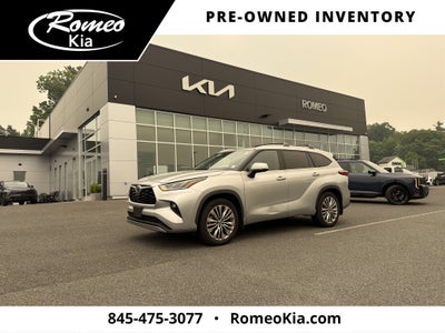 2022 Toyota Highlander Hybrid Platinum