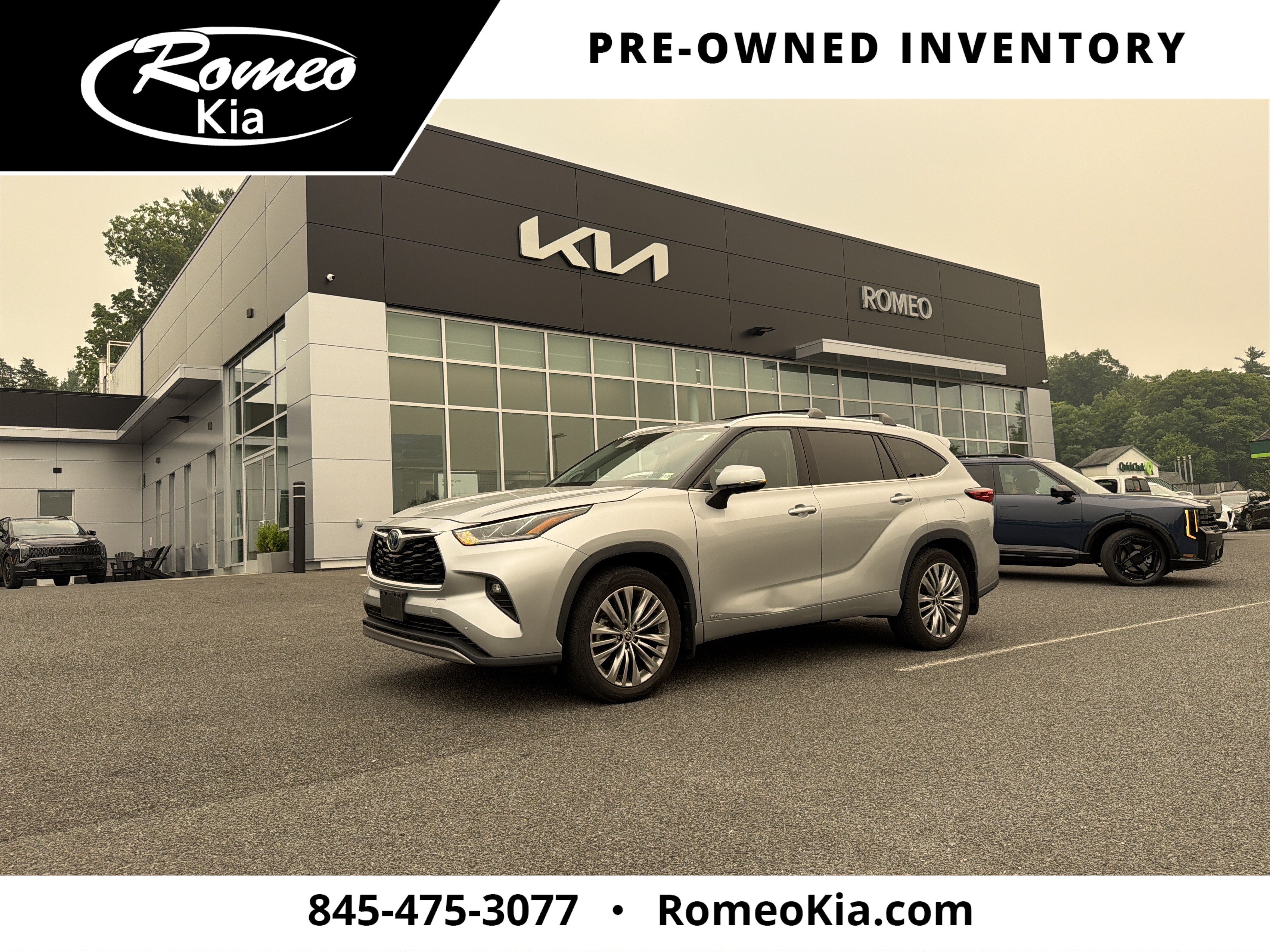 2022 Toyota Highlander Hybrid Platinum