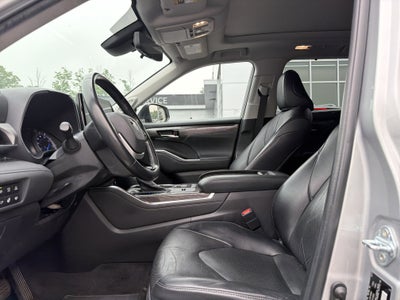 2022 Toyota Highlander Hybrid Platinum