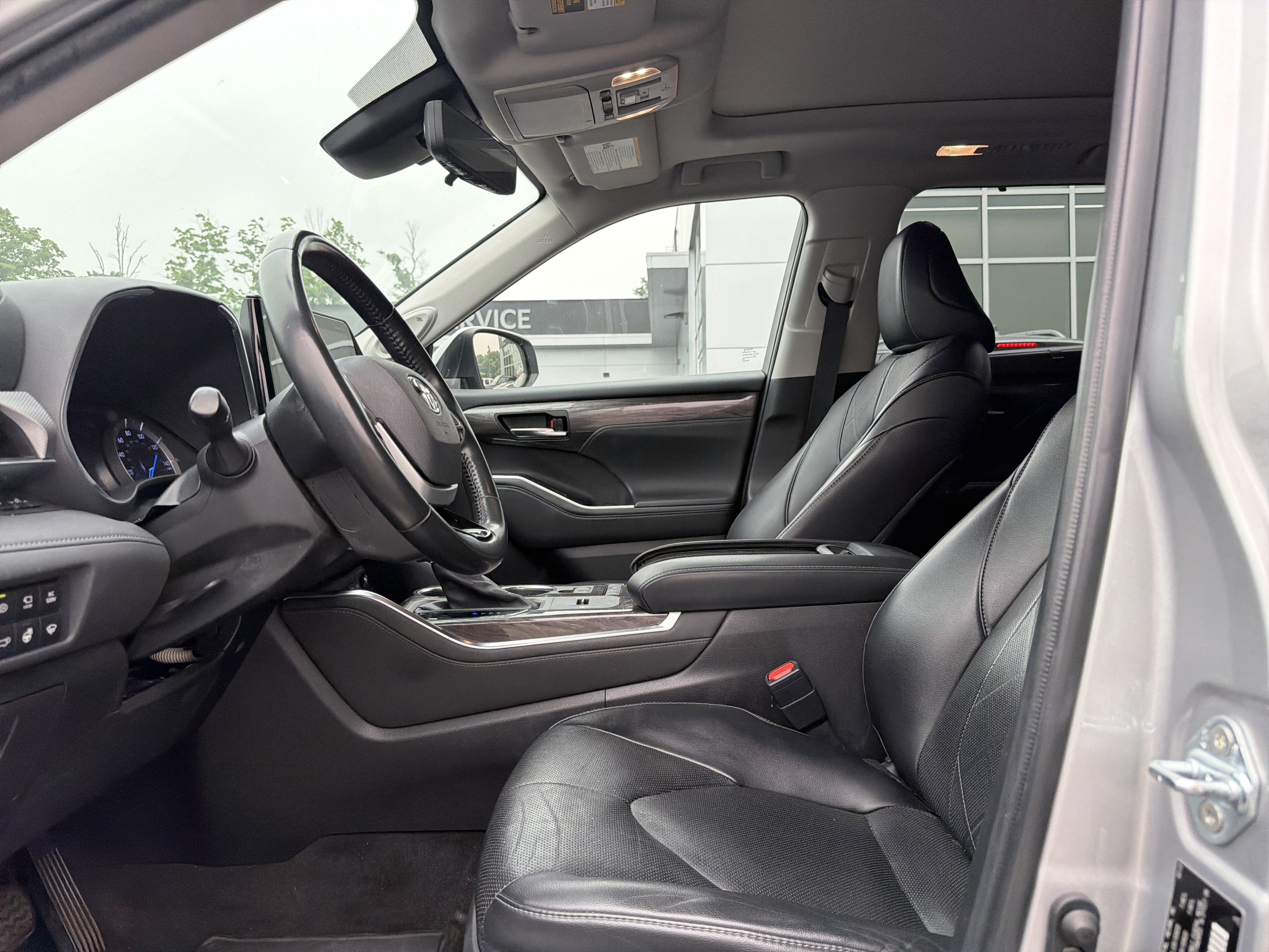 2022 Toyota Highlander Hybrid Platinum
